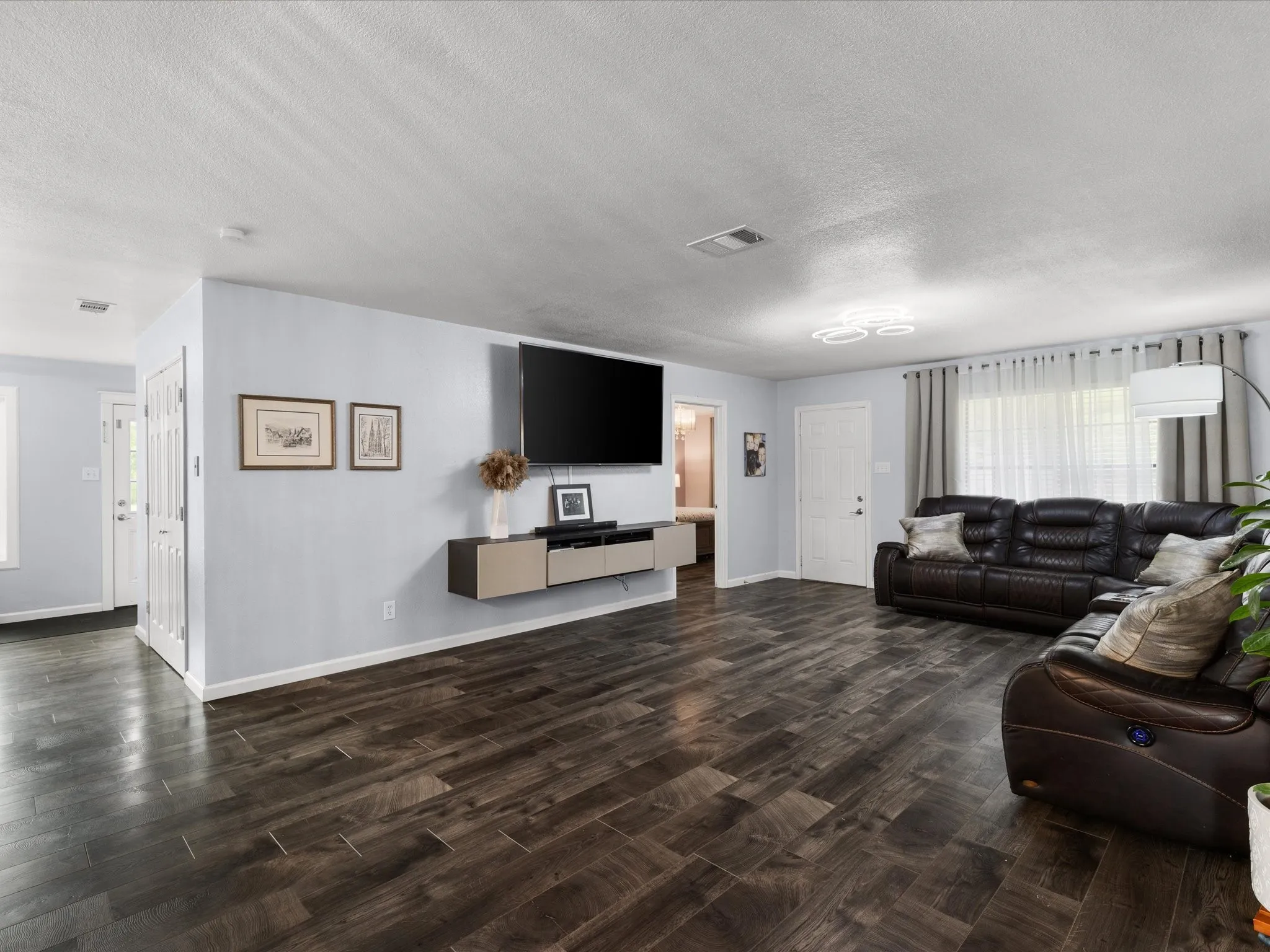 Single Family Residence For Sale in Rains County , 300 Rs County Road 3367, Emory, Texas 75440, 3 Bedrooms, 2 Bathrooms, Garage spaces, 1,626 Sqft, built in 1998, Price $509,995, mls#21272602, Real Estate Agent in Emory, Homes For Sale in Rains county, Homes For Sale in Emory, Realtor in Emory Texas, Real Estate Brokerage Independent Realty Texas, Luminita Cordes Realtor