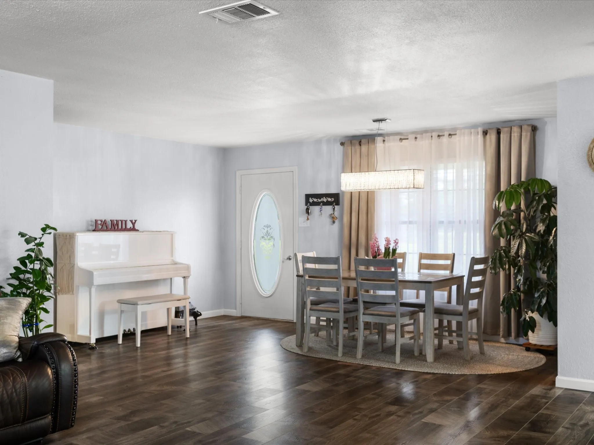 Single Family Residence For Sale in Rains County , 300 Rs County Road 3367, Emory, Texas 75440, 3 Bedrooms, 2 Bathrooms, Garage spaces, 1,626 Sqft, built in 1998, Price $509,995, mls#21272602, Real Estate Agent in Emory, Homes For Sale in Rains county, Homes For Sale in Emory, Realtor in Emory Texas, Real Estate Brokerage Independent Realty Texas, Luminita Cordes Realtor