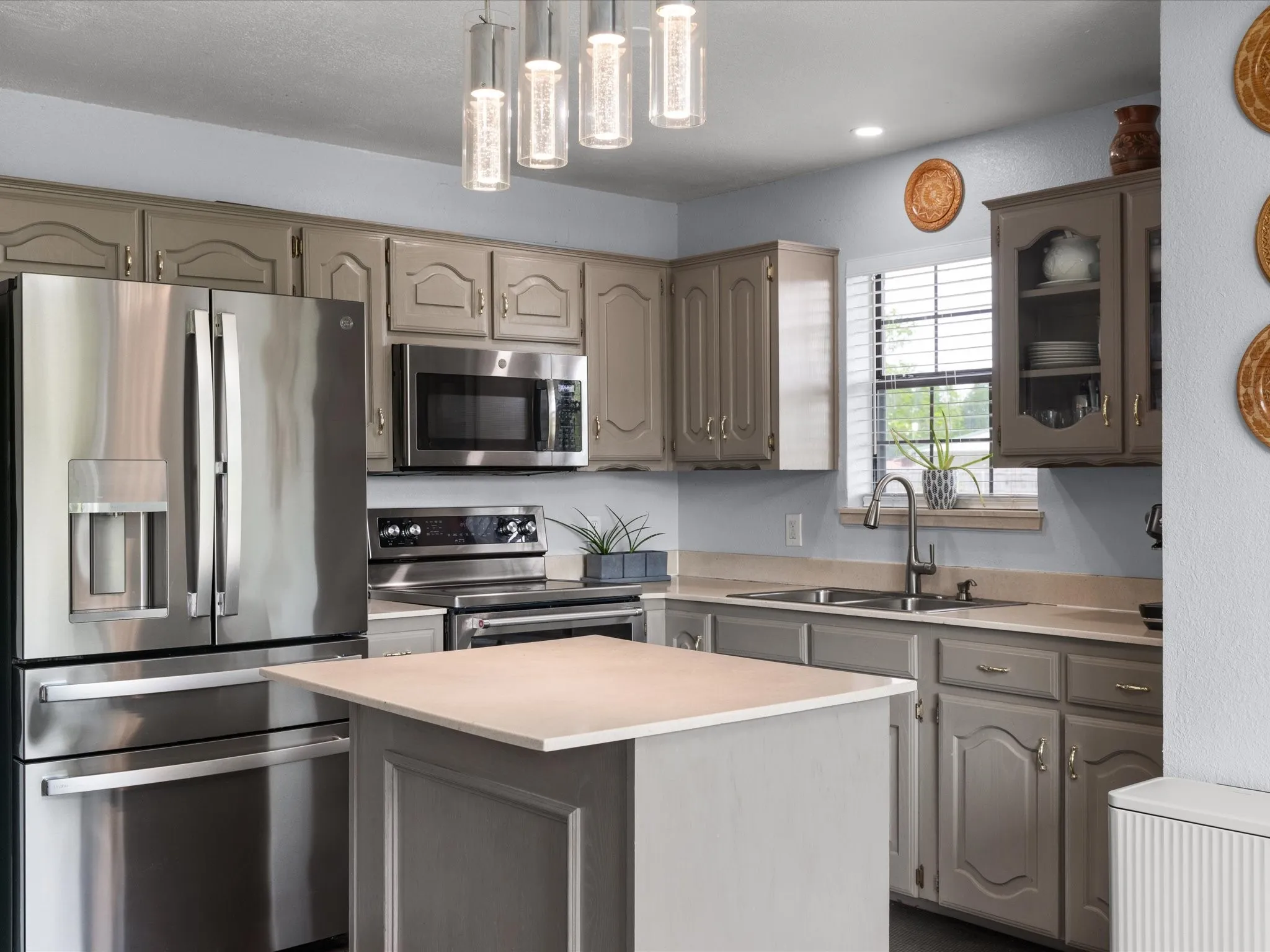 Single Family Residence For Sale in Rains County , 300 Rs County Road 3367, Emory, Texas 75440, 3 Bedrooms, 2 Bathrooms, Garage spaces, 1,626 Sqft, built in 1998, Price $509,995, mls#21272602, Real Estate Agent in Emory, Homes For Sale in Rains county, Homes For Sale in Emory, Realtor in Emory Texas, Real Estate Brokerage Independent Realty Texas, Luminita Cordes Realtor