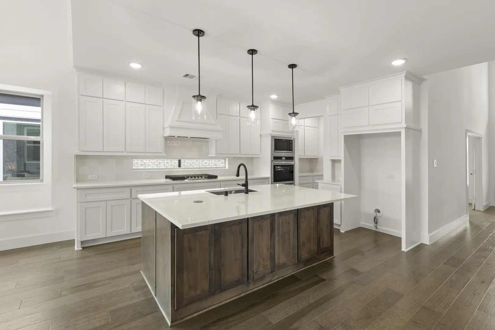 08. 12808 Cedar Ridge - Kitchen (2)