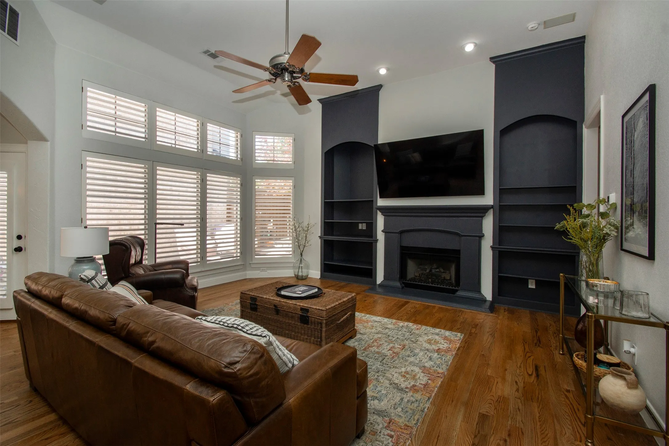 Single Family Residence For Sale in Collin County , 5450 Travis Drive, Frisco, Texas 75034, 3 Bedroom, 3 Bathroom, 2 Garage spaces, 2,987 Sqft, built in 1999, mls#21215690, Real Estate Agent in Frisco, Homes For Sale in Collin county, Homes For Sale in Frisco, Realtor in Frisco Texas, Real Estate Brokerage Independent Realty Texas, Luminita Cordes Realtor