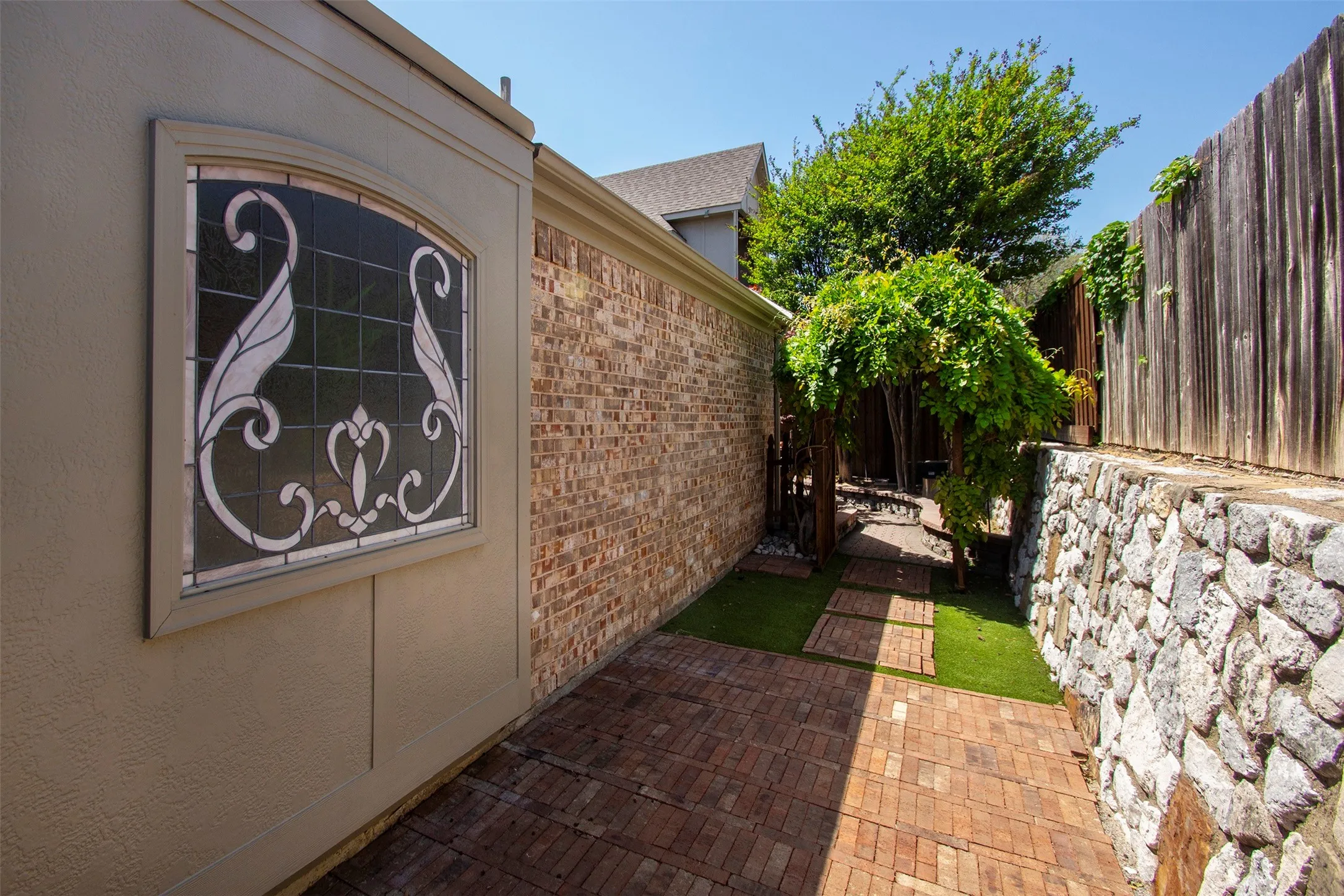 Single Family Residence For Sale in Collin County , 5450 Travis Drive, Frisco, Texas 75034, 3 Bedroom, 3 Bathroom, 2 Garage spaces, 2,987 Sqft, built in 1999, mls#21215690, Real Estate Agent in Frisco, Homes For Sale in Collin county, Homes For Sale in Frisco, Realtor in Frisco Texas, Real Estate Brokerage Independent Realty Texas, Luminita Cordes Realtor