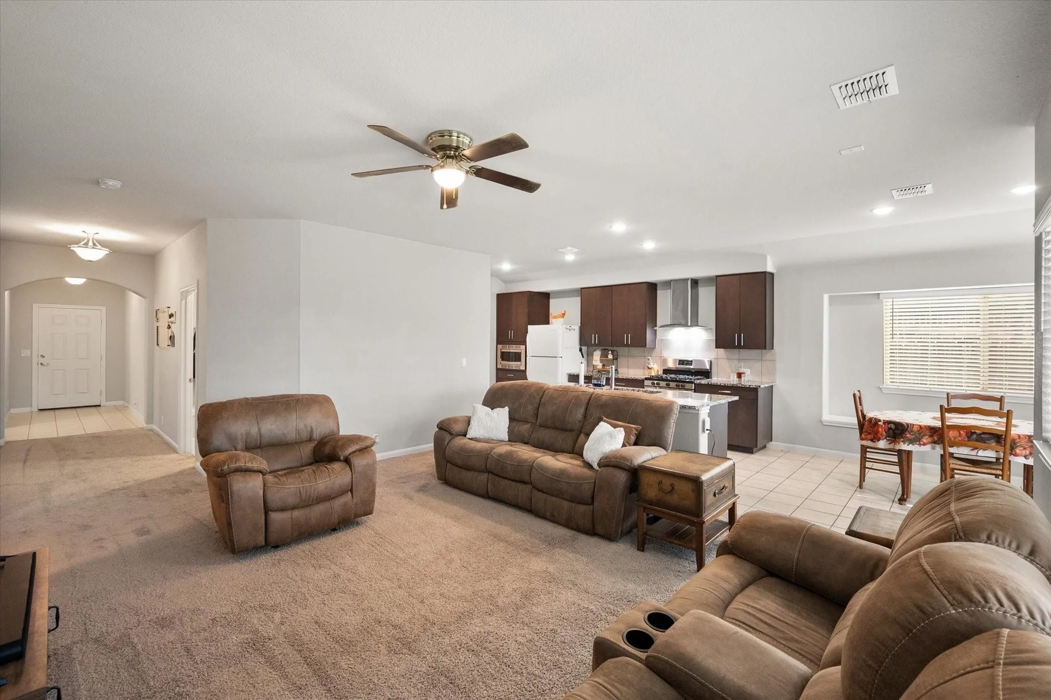 Single Family Residence For Sale in Johnson County , 1100 Nighthawk Trail, Alvarado, Texas 76009, 3 Bedrooms, 2 Bathrooms, 2 Garage spaces, 1,695 Sqft, built in 2021, Price $285,000, mls#21272881, Real Estate Agent in Alvarado, Homes For Sale in Johnson county, Homes For Sale in Alvarado, Realtor in Alvarado Texas, Real Estate Brokerage Independent Realty Texas, Luminita Cordes Realtor
