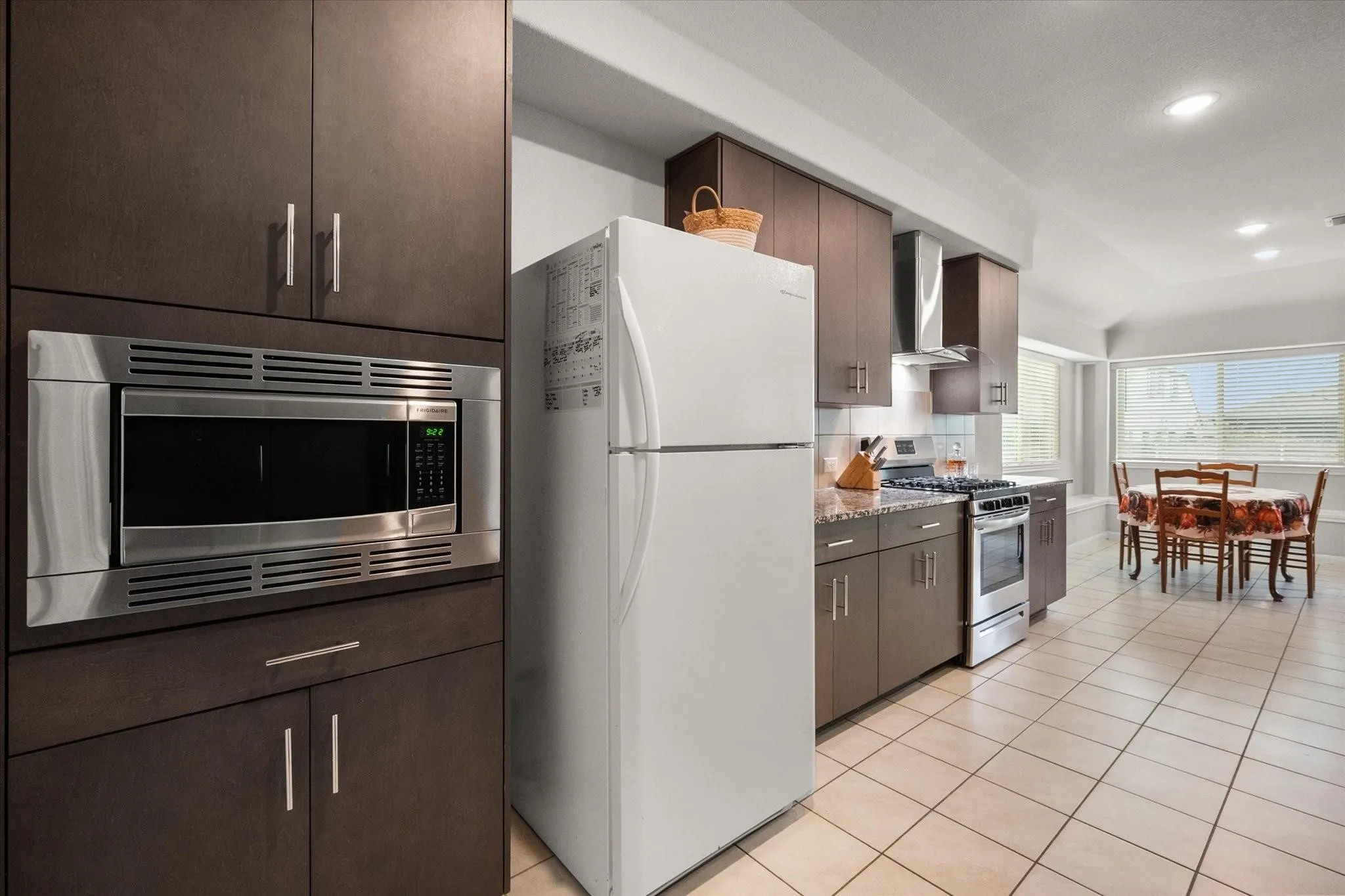 Single Family Residence For Sale in Johnson County , 1100 Nighthawk Trail, Alvarado, Texas 76009, 3 Bedrooms, 2 Bathrooms, 2 Garage spaces, 1,695 Sqft, built in 2021, Price $285,000, mls#21272881, Real Estate Agent in Alvarado, Homes For Sale in Johnson county, Homes For Sale in Alvarado, Realtor in Alvarado Texas, Real Estate Brokerage Independent Realty Texas, Luminita Cordes Realtor