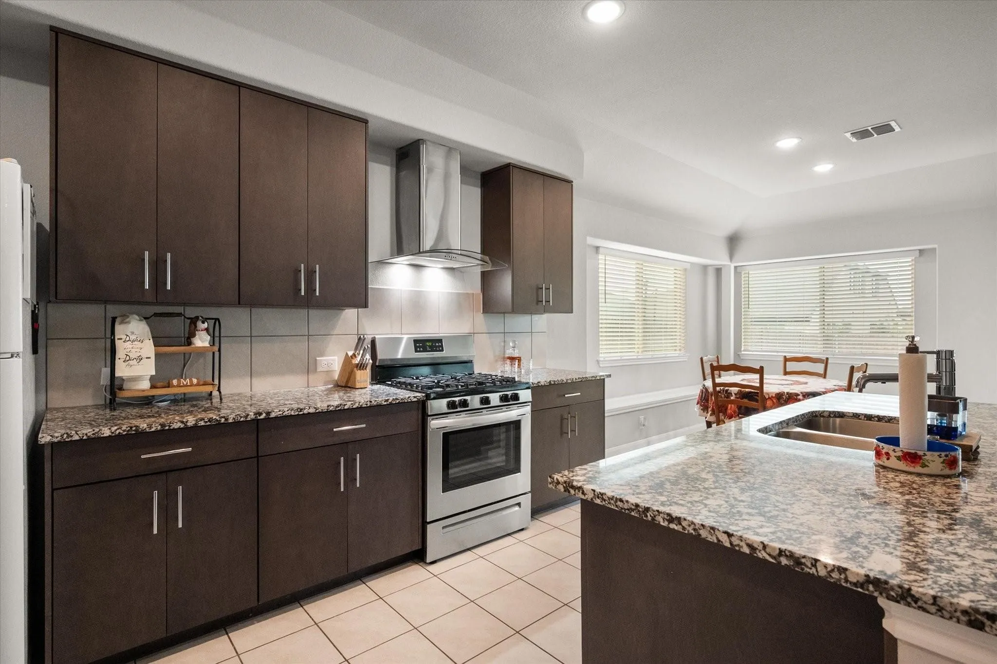 Single Family Residence For Sale in Johnson County , 1100 Nighthawk Trail, Alvarado, Texas 76009, 3 Bedrooms, 2 Bathrooms, 2 Garage spaces, 1,695 Sqft, built in 2021, Price $285,000, mls#21272881, Real Estate Agent in Alvarado, Homes For Sale in Johnson county, Homes For Sale in Alvarado, Realtor in Alvarado Texas, Real Estate Brokerage Independent Realty Texas, Luminita Cordes Realtor