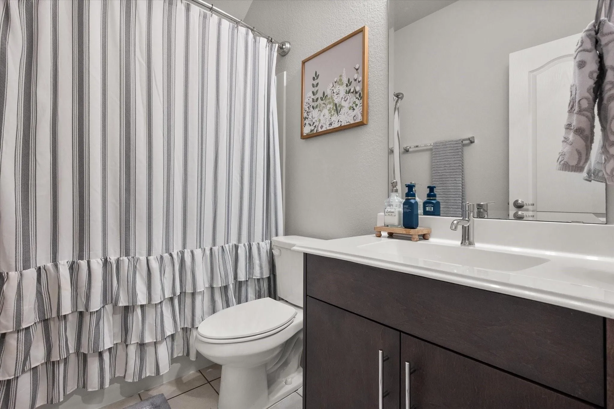 Single Family Residence For Sale in Johnson County , 1100 Nighthawk Trail, Alvarado, Texas 76009, 3 Bedrooms, 2 Bathrooms, 2 Garage spaces, 1,695 Sqft, built in 2021, Price $285,000, mls#21272881, Real Estate Agent in Alvarado, Homes For Sale in Johnson county, Homes For Sale in Alvarado, Realtor in Alvarado Texas, Real Estate Brokerage Independent Realty Texas, Luminita Cordes Realtor