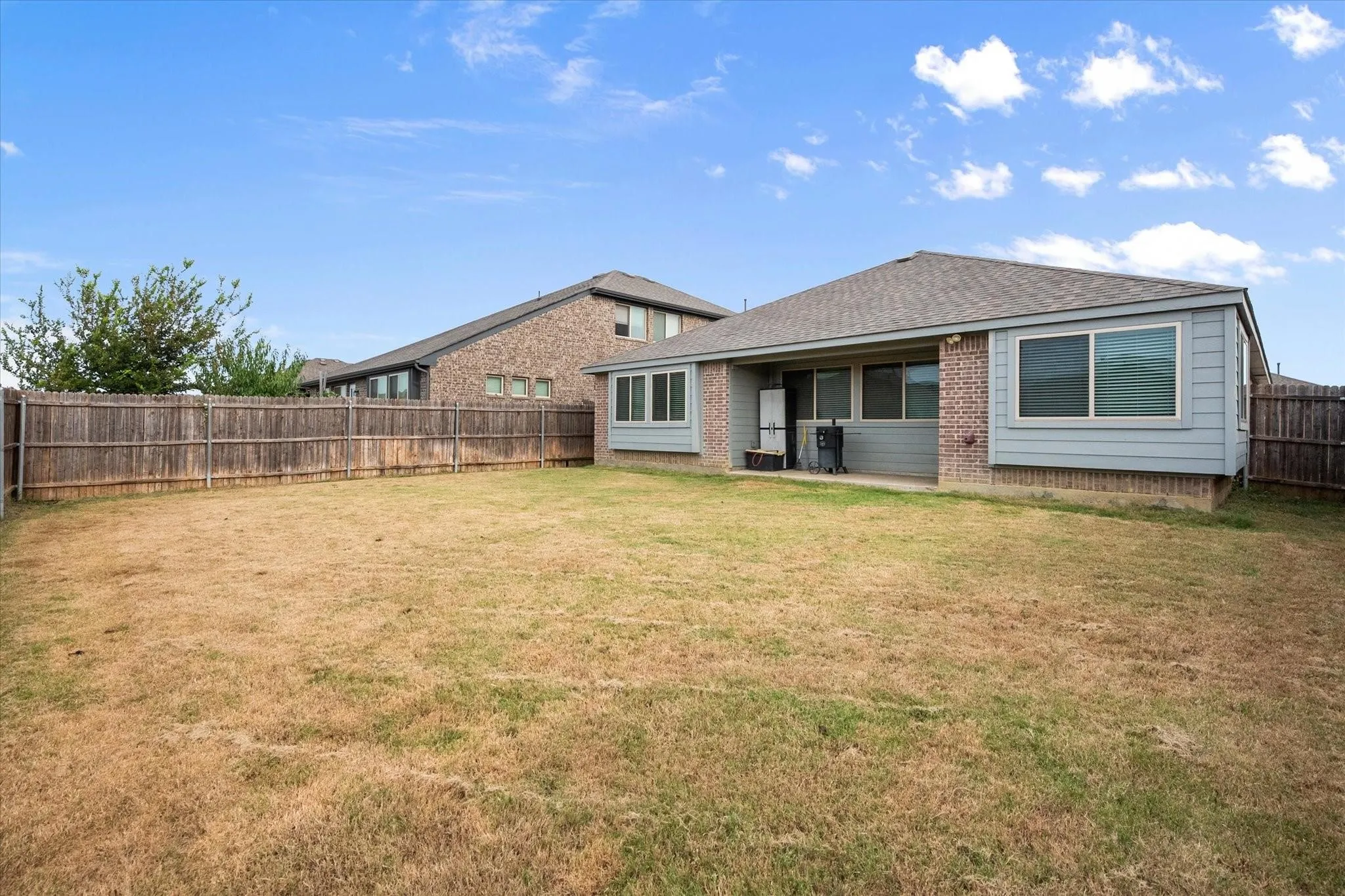 Single Family Residence For Sale in Johnson County , 1100 Nighthawk Trail, Alvarado, Texas 76009, 3 Bedrooms, 2 Bathrooms, 2 Garage spaces, 1,695 Sqft, built in 2021, Price $285,000, mls#21272881, Real Estate Agent in Alvarado, Homes For Sale in Johnson county, Homes For Sale in Alvarado, Realtor in Alvarado Texas, Real Estate Brokerage Independent Realty Texas, Luminita Cordes Realtor
