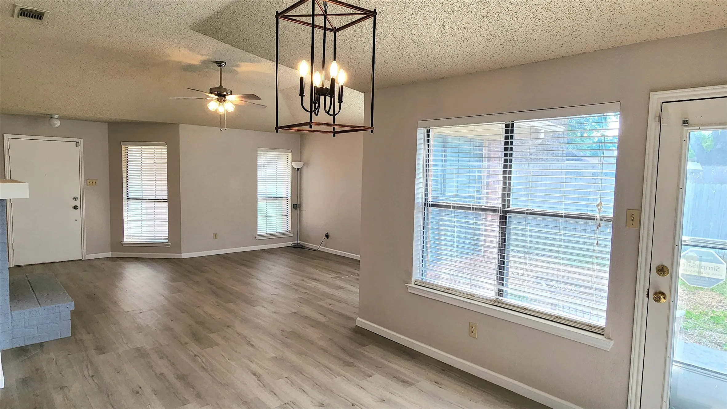 Single Family Residence For Rent in Dallas County , 520 Kirkland Drive, Coppell, Texas 75019, 2 Bedroom, 2 Bathroom, 1 Garage spaces, 1,201 Sqft, built in 1984, mls#21272946, Real Estate Agent in Coppell, Homes For Rent in Dallas county, Homes For Rent in Coppell, Realtor in Coppell Texas, Real Estate Brokerage Independent Realty Texas, Luminita Cordes Realtor