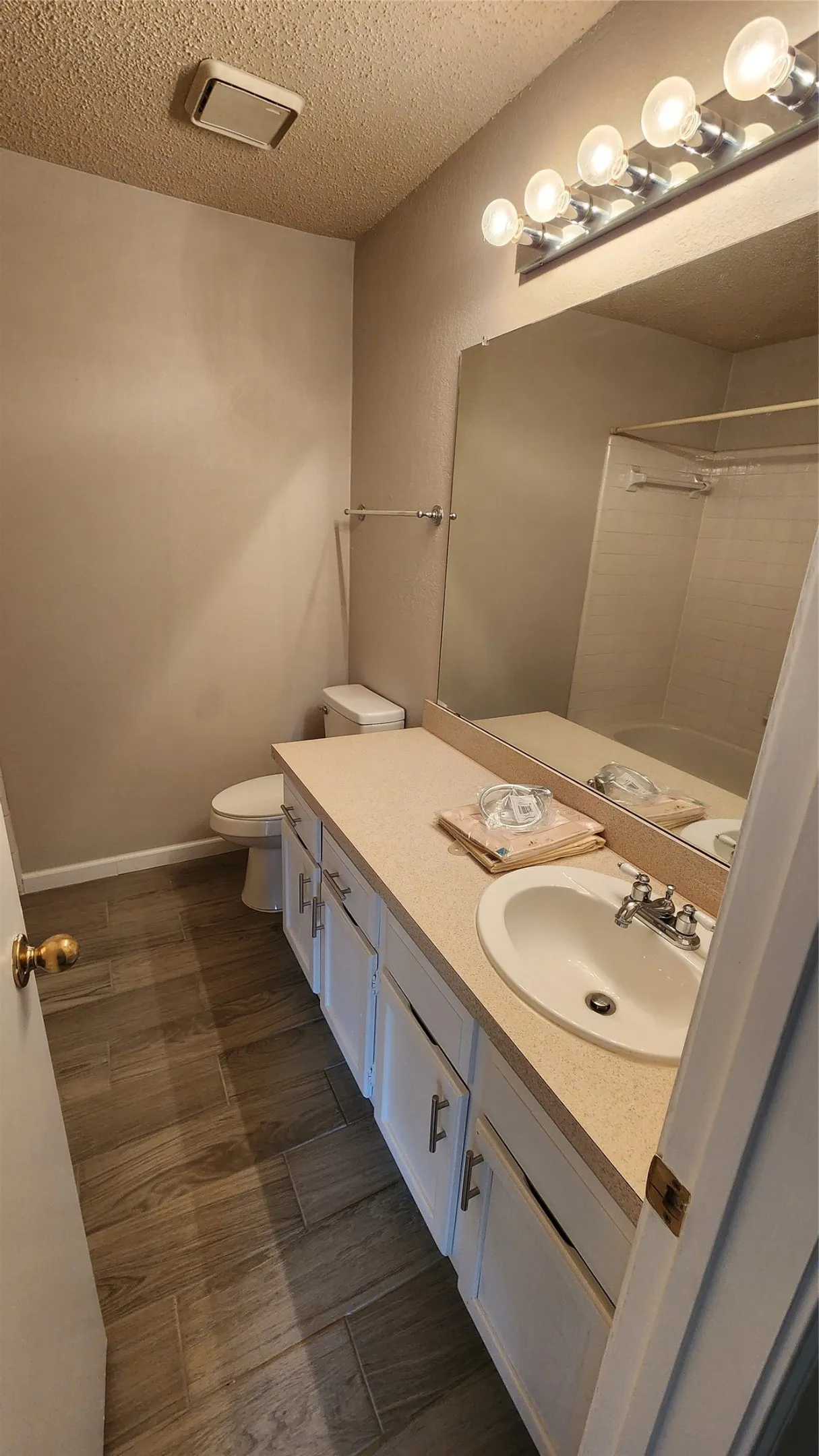 Single Family Residence For Rent in Dallas County , 520 Kirkland Drive, Coppell, Texas 75019, 2 Bedroom, 2 Bathroom, 1 Garage spaces, 1,201 Sqft, built in 1984, mls#21272946, Real Estate Agent in Coppell, Homes For Rent in Dallas county, Homes For Rent in Coppell, Realtor in Coppell Texas, Real Estate Brokerage Independent Realty Texas, Luminita Cordes Realtor