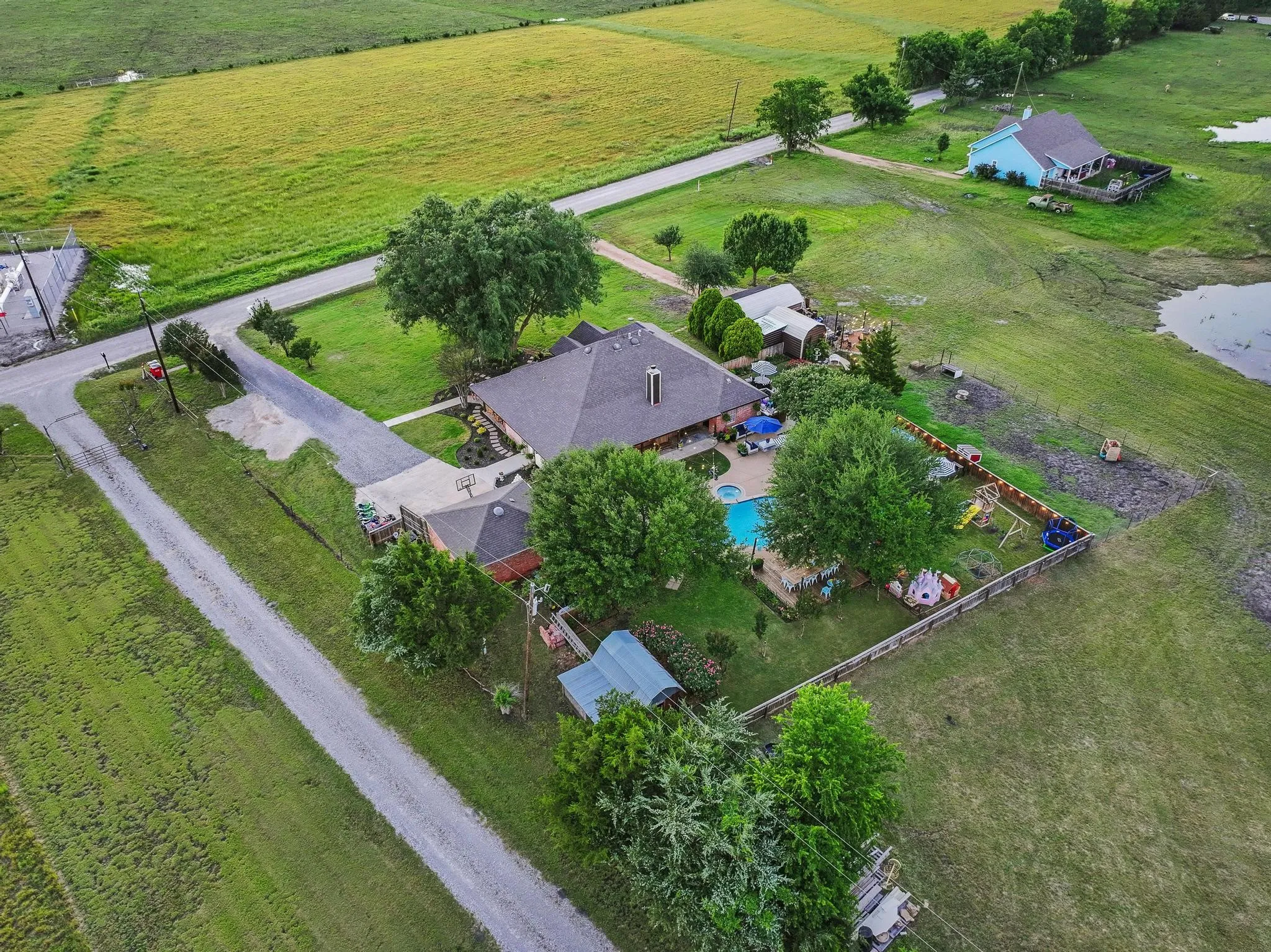 Single Family Residence For Sale in Fannin County , 981 County Road 4918, Trenton, Texas 75490, 5 Bedroom, 3 Bathroom, 2 Garage spaces, 2,606 Sqft, built in 1995, mls#21268765, Real Estate Agent in Trenton, Homes For Sale in Fannin county, Homes For Sale in Trenton, Realtor in Trenton Texas, Real Estate Brokerage Independent Realty Texas, Luminita Cordes Realtor