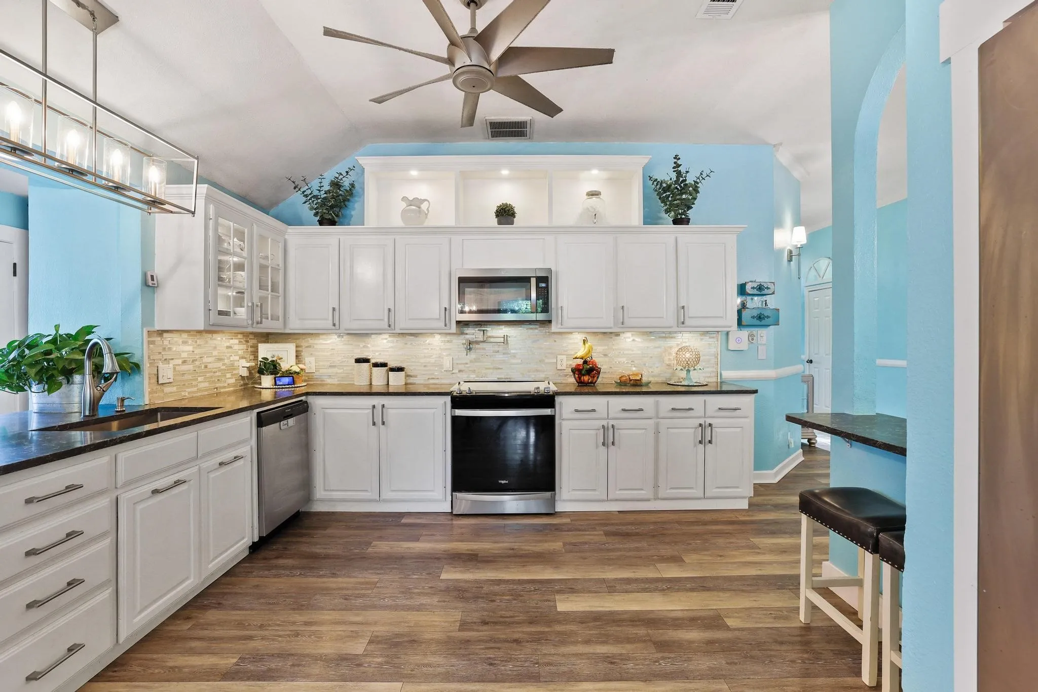 Single Family Residence For Sale in Fannin County , 981 County Road 4918, Trenton, Texas 75490, 5 Bedroom, 3 Bathroom, 2 Garage spaces, 2,606 Sqft, built in 1995, mls#21268765, Real Estate Agent in Trenton, Homes For Sale in Fannin county, Homes For Sale in Trenton, Realtor in Trenton Texas, Real Estate Brokerage Independent Realty Texas, Luminita Cordes Realtor