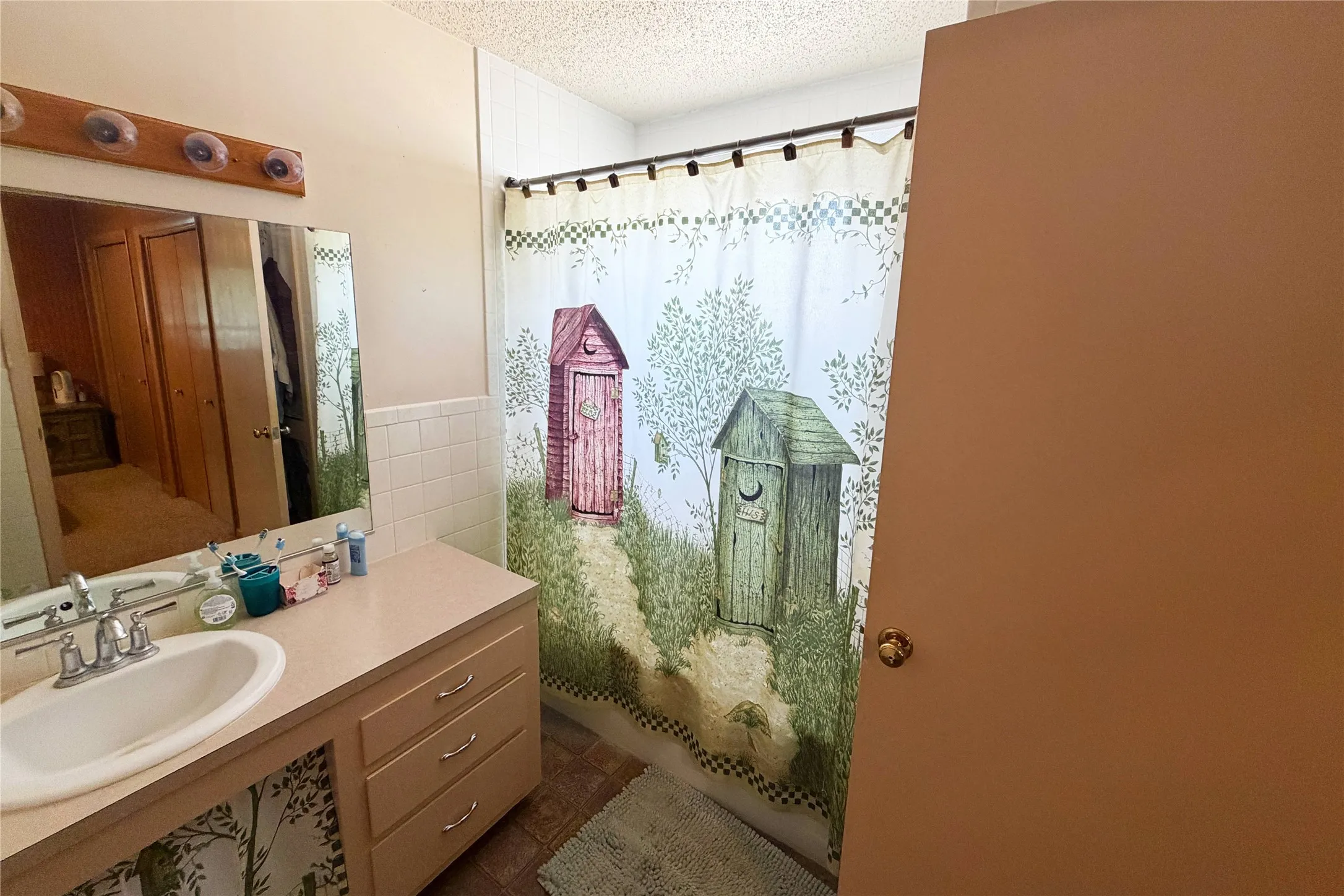 Single Family Residence For Sale in Cottle County , 1606 Richards Street, Paducah, Texas 79248, 2 Bedroom, 2 Bathroom, Garage spaces, 1,666 Sqft, built in 1900, mls#21272967, Real Estate Agent in Paducah, Homes For Sale in Cottle county, Homes For Sale in Paducah, Realtor in Paducah Texas, Real Estate Brokerage Independent Realty Texas, Luminita Cordes Realtor