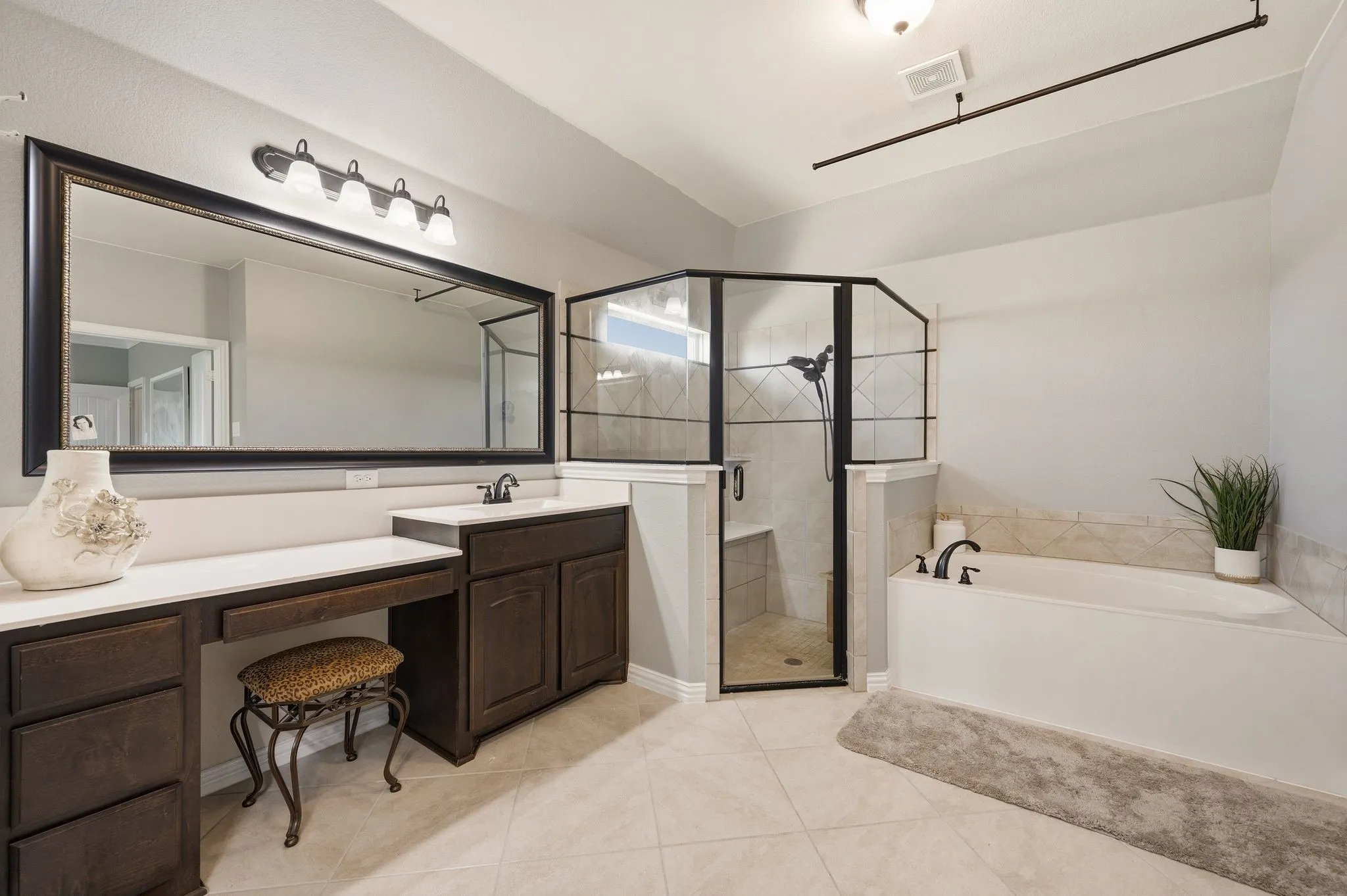 Single Family Residence For Sale in Wise County , 140 Heather Lane, Decatur, Texas 76234, 4 Bedroom, 3 Bathroom, 3 Garage spaces, 2,816 Sqft, built in 2017, mls#21253297, Real Estate Agent in Decatur, Homes For Sale in Wise county, Homes For Sale in Decatur, Realtor in Decatur Texas, Real Estate Brokerage Independent Realty Texas, Luminita Cordes Realtor