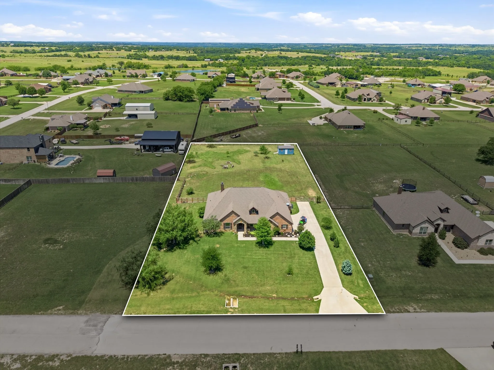 Single Family Residence For Sale in Wise County , 140 Heather Lane, Decatur, Texas 76234, 4 Bedroom, 3 Bathroom, 3 Garage spaces, 2,816 Sqft, built in 2017, mls#21253297, Real Estate Agent in Decatur, Homes For Sale in Wise county, Homes For Sale in Decatur, Realtor in Decatur Texas, Real Estate Brokerage Independent Realty Texas, Luminita Cordes Realtor