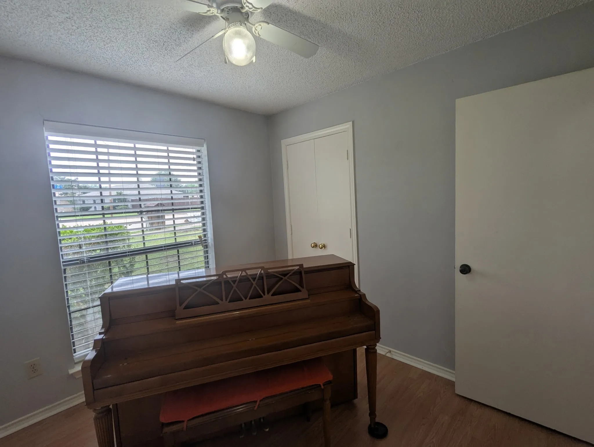 Single Family Residence For Sale in Dallas County , 3818 Missouri Street, Sachse, Texas 75048, 3 Bedroom, 2 Bathroom, 2 Garage spaces, 1,239 Sqft, built in 1985, mls#21272999, Real Estate Agent in Sachse, Homes For Sale in Dallas county, Homes For Sale in Sachse, Realtor in Sachse Texas, Real Estate Brokerage Independent Realty Texas, Luminita Cordes Realtor