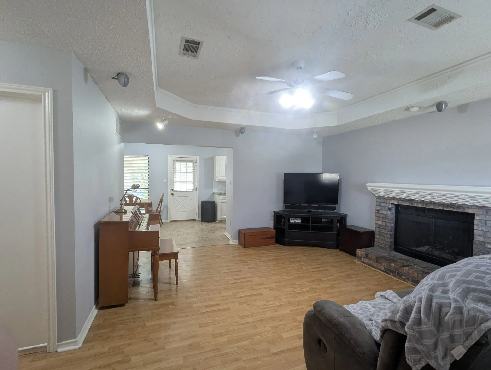Single Family Residence For Sale in Dallas County , 3818 Missouri Street, Sachse, Texas 75048, 3 Bedroom, 2 Bathroom, 2 Garage spaces, 1,239 Sqft, built in 1985, mls#21272999, Real Estate Agent in Sachse, Homes For Sale in Dallas county, Homes For Sale in Sachse, Realtor in Sachse Texas, Real Estate Brokerage Independent Realty Texas, Luminita Cordes Realtor
