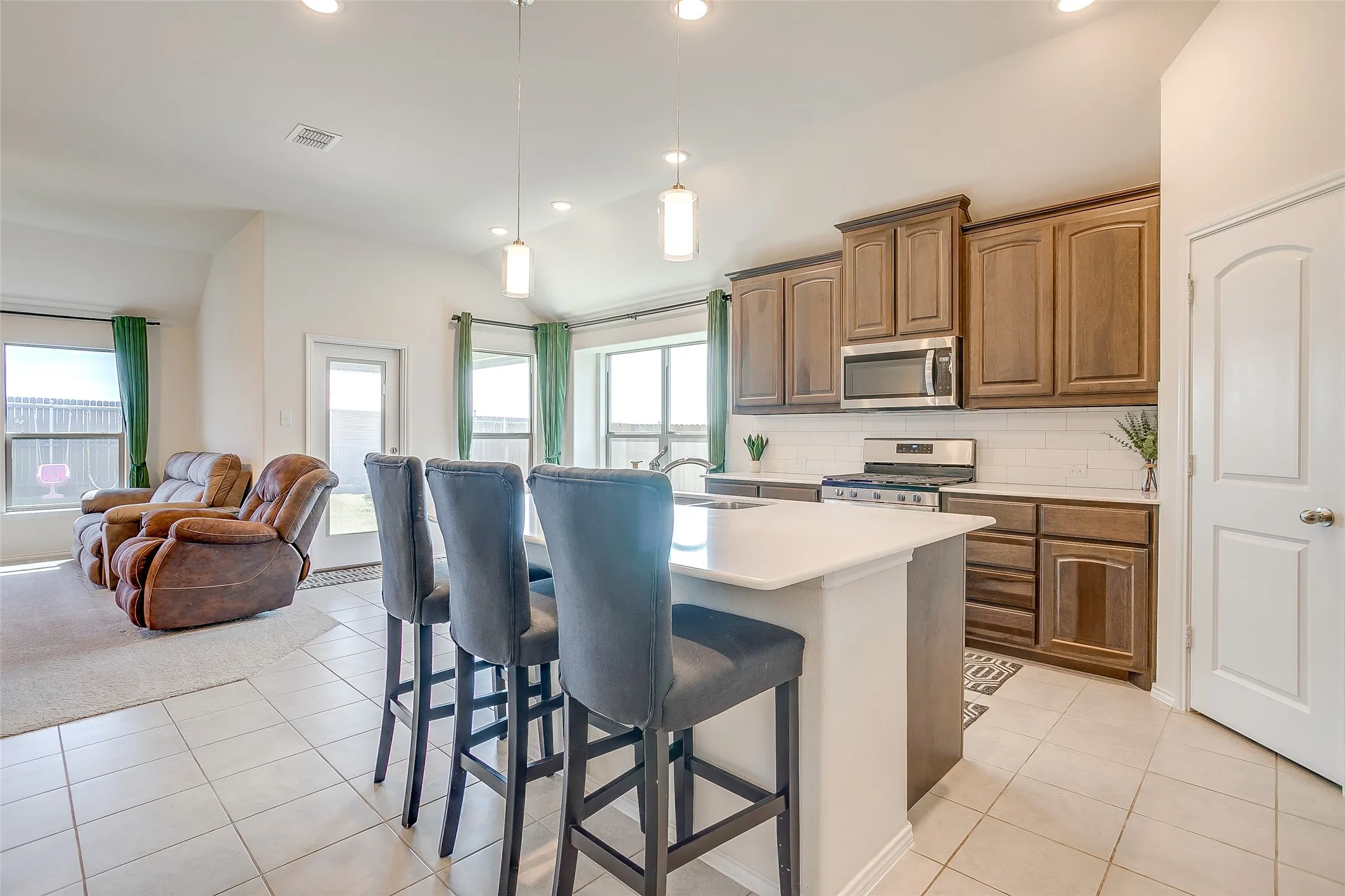Single Family Residence For Sale in Johnson County , 907 Beverly Drive, Cleburne, Texas 76033, 3 Bedrooms, 2 Bathrooms, 2 Garage spaces, 1,989 Sqft, built in 2024, Price $335,000, mls#21267468, Real Estate Agent in Cleburne, Homes For Sale in Johnson county, Homes For Sale in Cleburne, Realtor in Cleburne Texas, Real Estate Brokerage Independent Realty Texas, Luminita Cordes Realtor