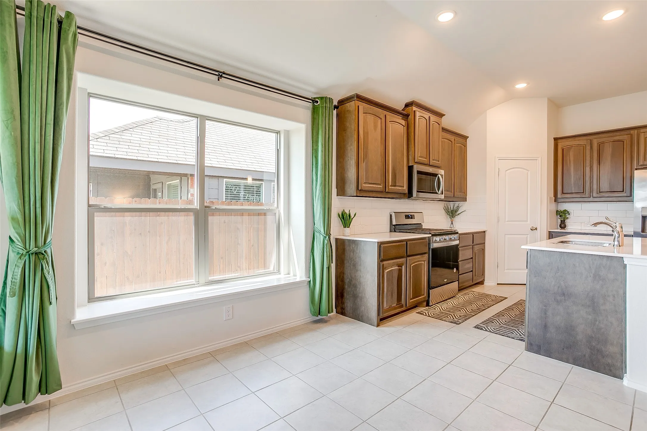 Single Family Residence For Sale in Johnson County , 907 Beverly Drive, Cleburne, Texas 76033, 3 Bedrooms, 2 Bathrooms, 2 Garage spaces, 1,989 Sqft, built in 2024, Price $335,000, mls#21267468, Real Estate Agent in Cleburne, Homes For Sale in Johnson county, Homes For Sale in Cleburne, Realtor in Cleburne Texas, Real Estate Brokerage Independent Realty Texas, Luminita Cordes Realtor