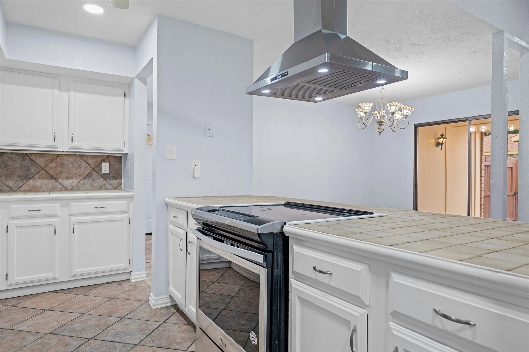 Single Family Residence For Sale in Tarrant County , 7949 Bermejo Road, Fort Worth, Texas 76112, 3 Bedrooms, 2 Bathrooms, 2 Garage spaces, 1,492 Sqft, built in 1980, Price $249,900, mls#21272449, Real Estate Agent in Fort Worth, Homes For Sale in Tarrant county, Homes For Sale in Fort Worth, Realtor in Fort Worth Texas, Real Estate Brokerage Independent Realty Texas, Luminita Cordes Realtor