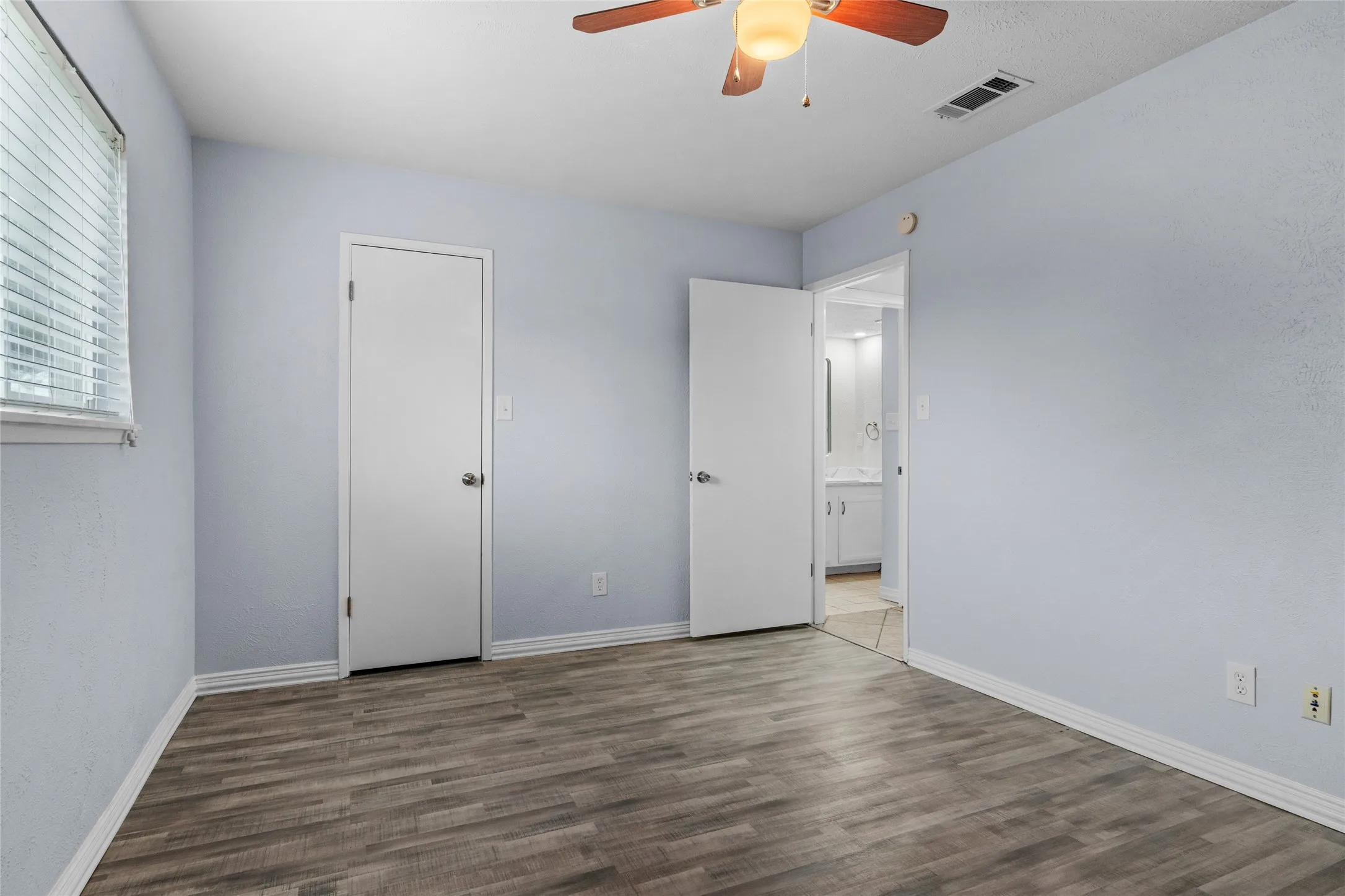 Single Family Residence For Sale in Tarrant County , 7949 Bermejo Road, Fort Worth, Texas 76112, 3 Bedrooms, 2 Bathrooms, 2 Garage spaces, 1,492 Sqft, built in 1980, Price $249,900, mls#21272449, Real Estate Agent in Fort Worth, Homes For Sale in Tarrant county, Homes For Sale in Fort Worth, Realtor in Fort Worth Texas, Real Estate Brokerage Independent Realty Texas, Luminita Cordes Realtor