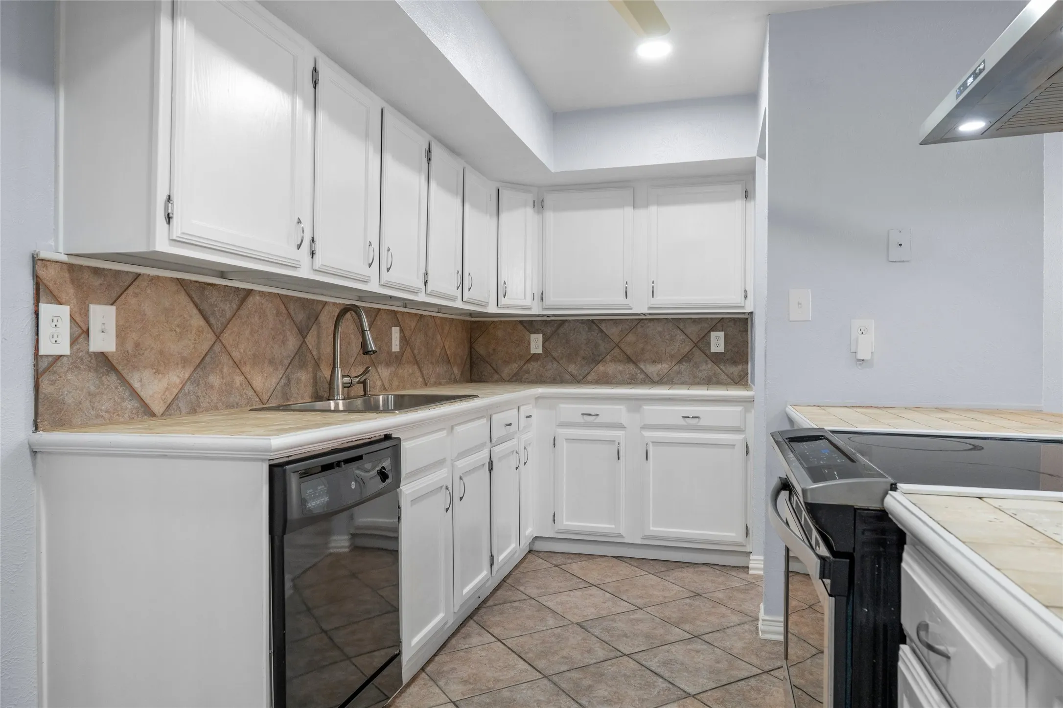 Single Family Residence For Sale in Tarrant County , 7949 Bermejo Road, Fort Worth, Texas 76112, 3 Bedrooms, 2 Bathrooms, 2 Garage spaces, 1,492 Sqft, built in 1980, Price $249,900, mls#21272449, Real Estate Agent in Fort Worth, Homes For Sale in Tarrant county, Homes For Sale in Fort Worth, Realtor in Fort Worth Texas, Real Estate Brokerage Independent Realty Texas, Luminita Cordes Realtor