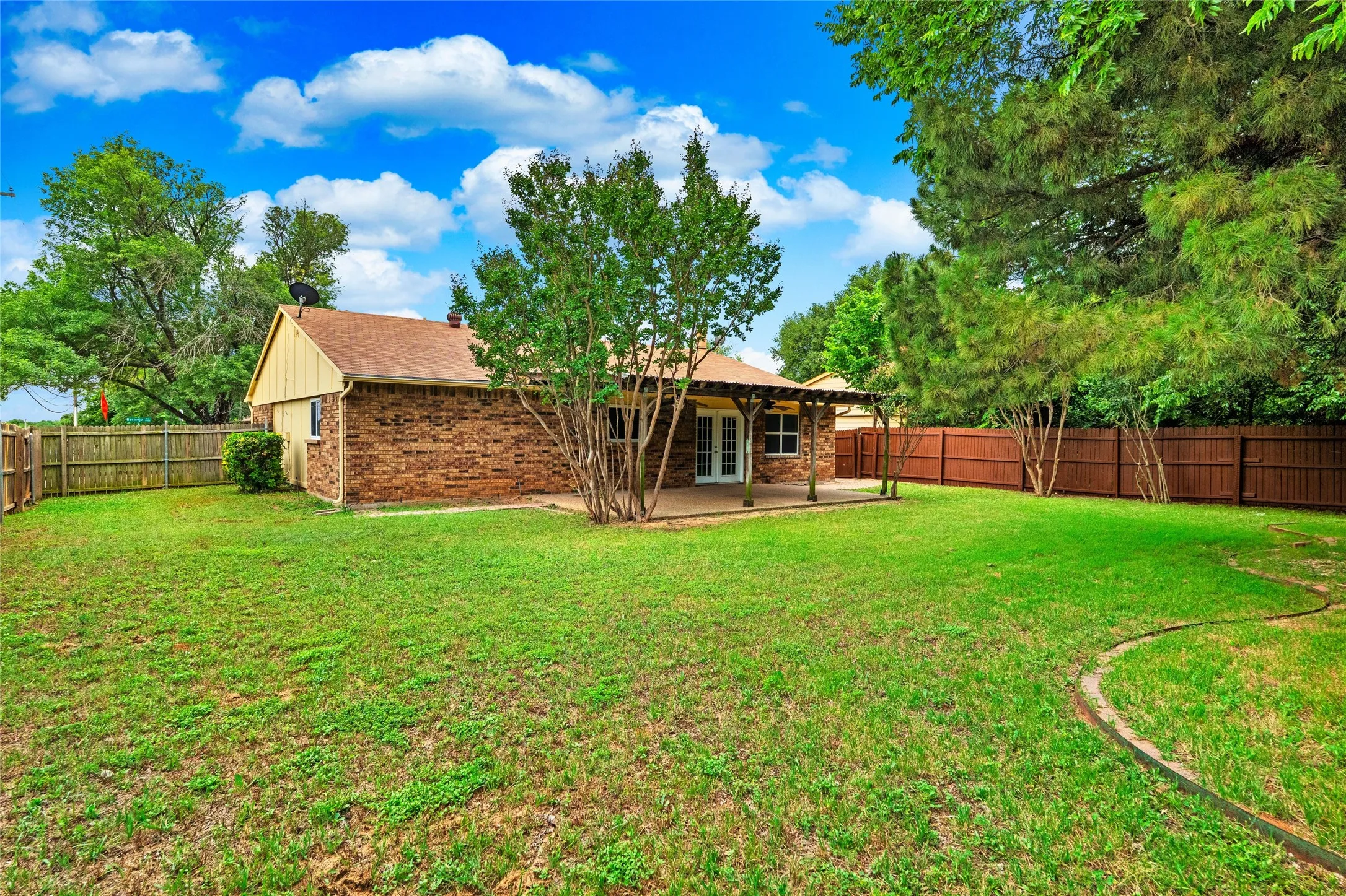Single Family Residence For Sale in Tarrant County , 7949 Bermejo Road, Fort Worth, Texas 76112, 3 Bedrooms, 2 Bathrooms, 2 Garage spaces, 1,492 Sqft, built in 1980, Price $249,900, mls#21272449, Real Estate Agent in Fort Worth, Homes For Sale in Tarrant county, Homes For Sale in Fort Worth, Realtor in Fort Worth Texas, Real Estate Brokerage Independent Realty Texas, Luminita Cordes Realtor