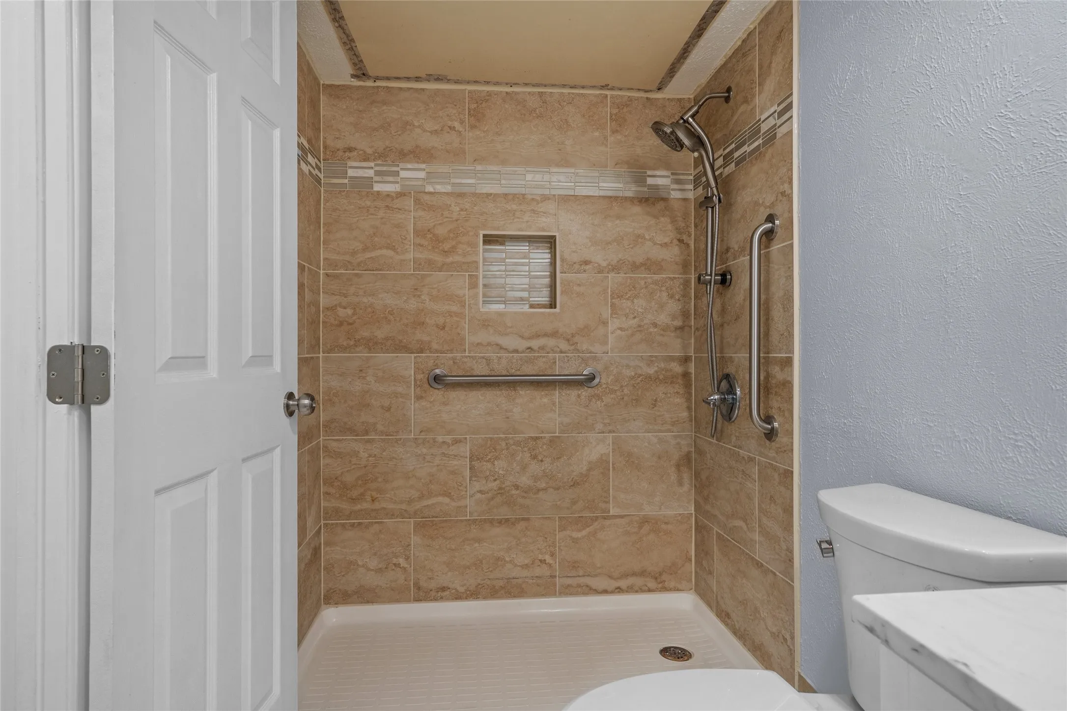 Single Family Residence For Sale in Tarrant County , 7949 Bermejo Road, Fort Worth, Texas 76112, 3 Bedrooms, 2 Bathrooms, 2 Garage spaces, 1,492 Sqft, built in 1980, Price $249,900, mls#21272449, Real Estate Agent in Fort Worth, Homes For Sale in Tarrant county, Homes For Sale in Fort Worth, Realtor in Fort Worth Texas, Real Estate Brokerage Independent Realty Texas, Luminita Cordes Realtor
