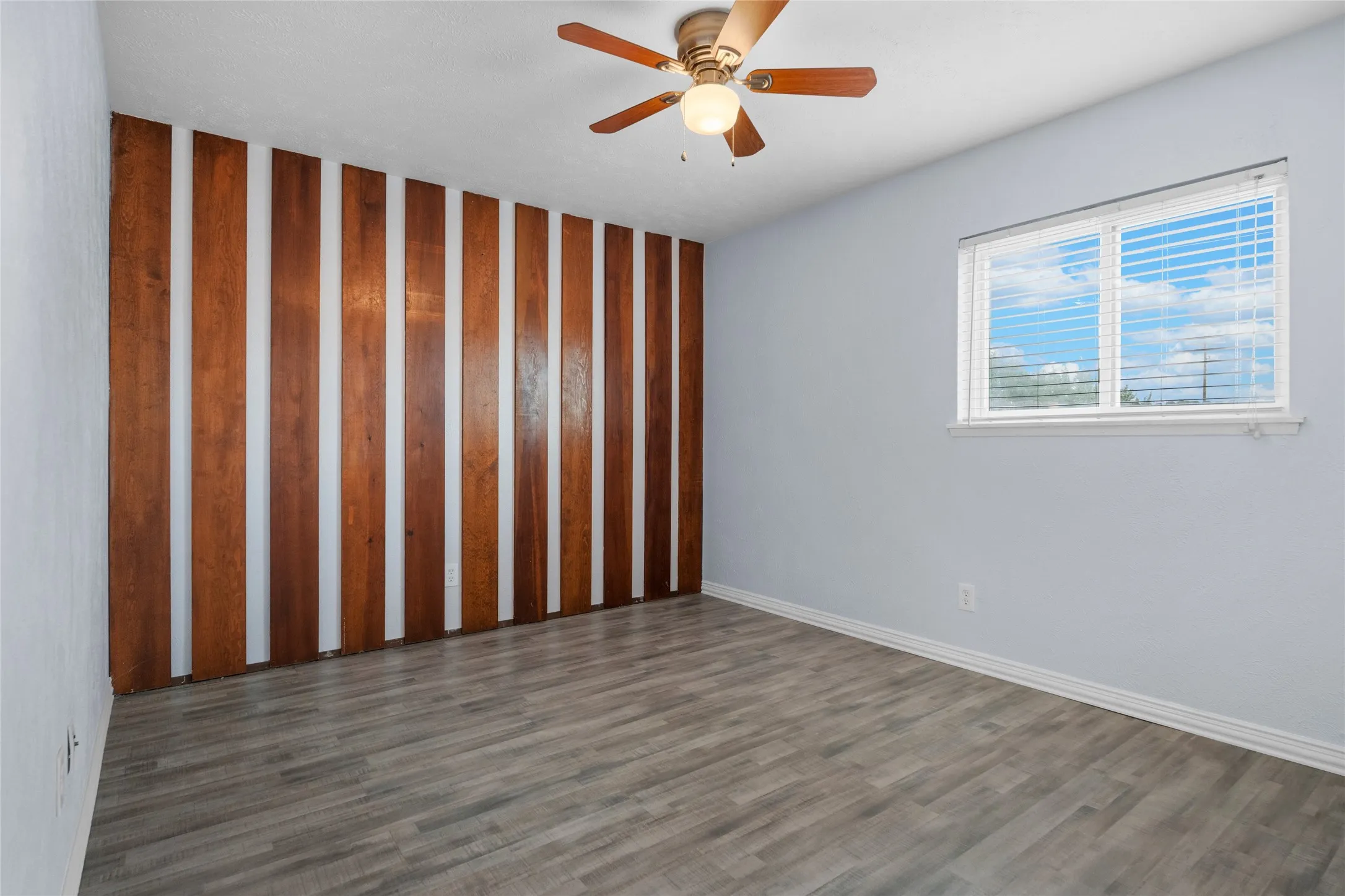 Single Family Residence For Sale in Tarrant County , 7949 Bermejo Road, Fort Worth, Texas 76112, 3 Bedrooms, 2 Bathrooms, 2 Garage spaces, 1,492 Sqft, built in 1980, Price $249,900, mls#21272449, Real Estate Agent in Fort Worth, Homes For Sale in Tarrant county, Homes For Sale in Fort Worth, Realtor in Fort Worth Texas, Real Estate Brokerage Independent Realty Texas, Luminita Cordes Realtor