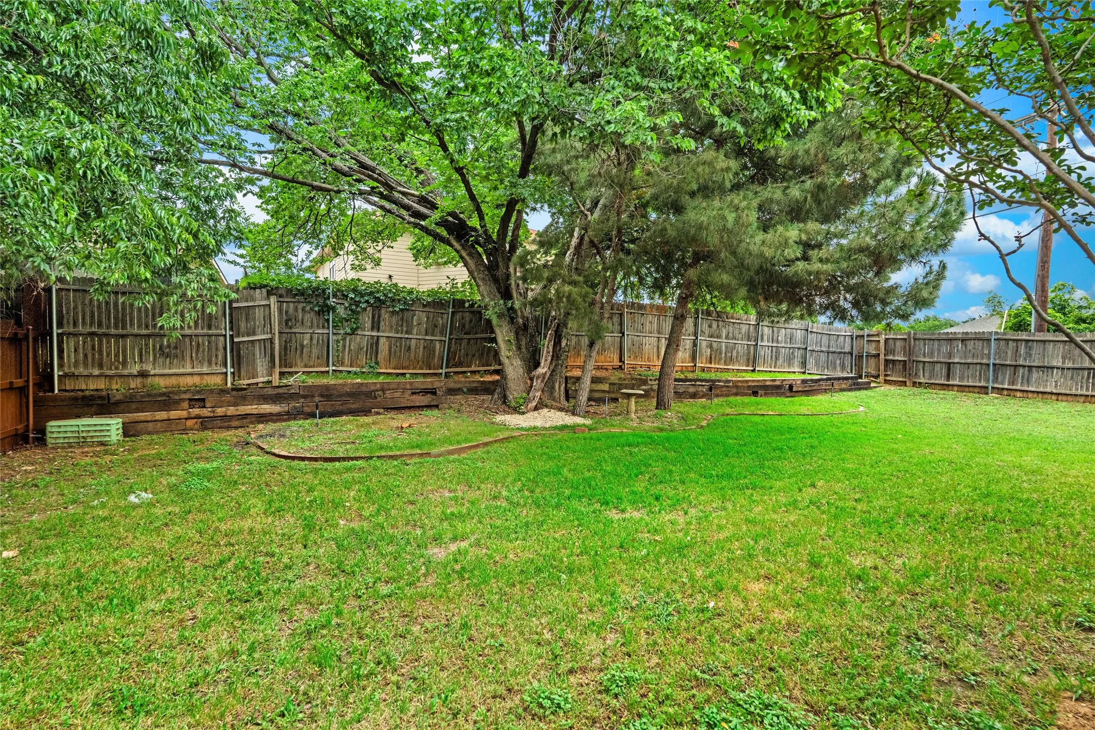 Single Family Residence For Sale in Tarrant County , 7949 Bermejo Road, Fort Worth, Texas 76112, 3 Bedrooms, 2 Bathrooms, 2 Garage spaces, 1,492 Sqft, built in 1980, Price $249,900, mls#21272449, Real Estate Agent in Fort Worth, Homes For Sale in Tarrant county, Homes For Sale in Fort Worth, Realtor in Fort Worth Texas, Real Estate Brokerage Independent Realty Texas, Luminita Cordes Realtor