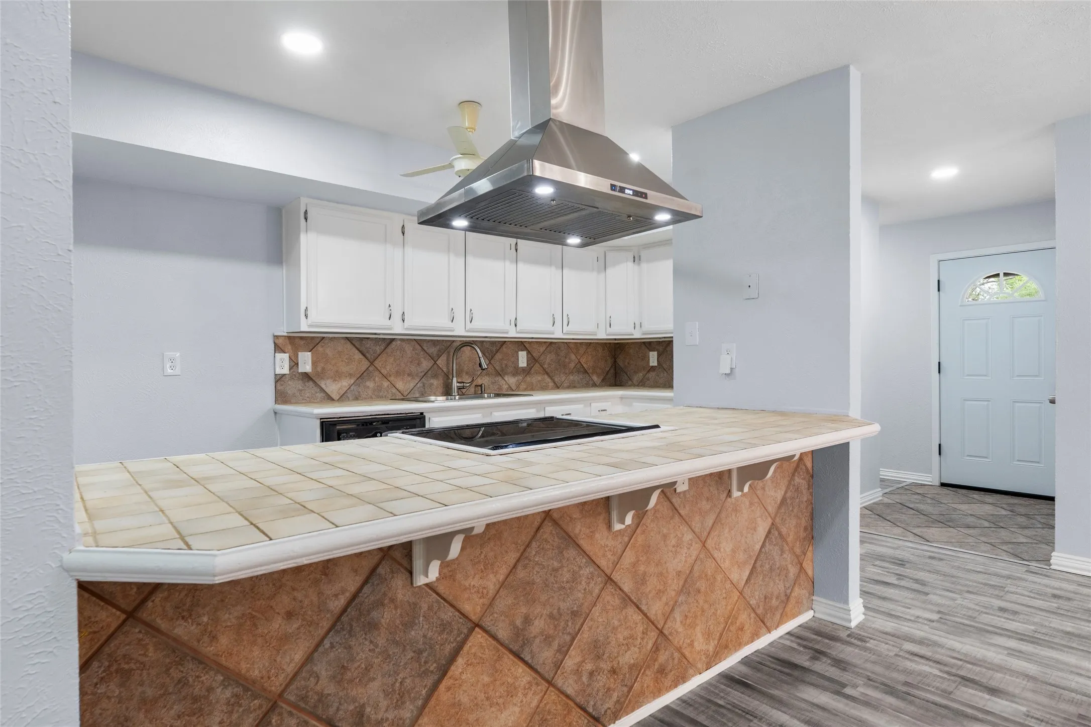 Single Family Residence For Sale in Tarrant County , 7949 Bermejo Road, Fort Worth, Texas 76112, 3 Bedrooms, 2 Bathrooms, 2 Garage spaces, 1,492 Sqft, built in 1980, Price $249,900, mls#21272449, Real Estate Agent in Fort Worth, Homes For Sale in Tarrant county, Homes For Sale in Fort Worth, Realtor in Fort Worth Texas, Real Estate Brokerage Independent Realty Texas, Luminita Cordes Realtor