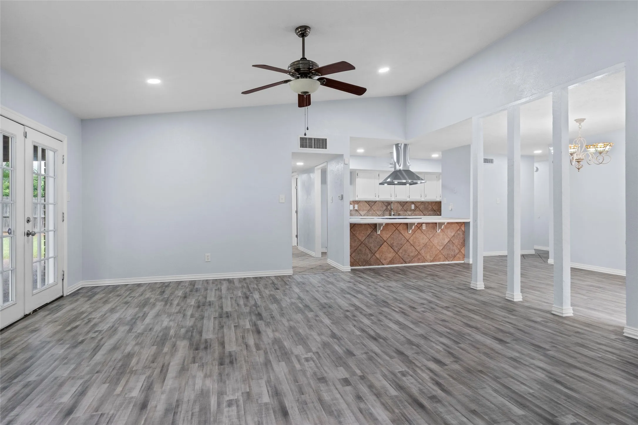 Single Family Residence For Sale in Tarrant County , 7949 Bermejo Road, Fort Worth, Texas 76112, 3 Bedrooms, 2 Bathrooms, 2 Garage spaces, 1,492 Sqft, built in 1980, Price $249,900, mls#21272449, Real Estate Agent in Fort Worth, Homes For Sale in Tarrant county, Homes For Sale in Fort Worth, Realtor in Fort Worth Texas, Real Estate Brokerage Independent Realty Texas, Luminita Cordes Realtor