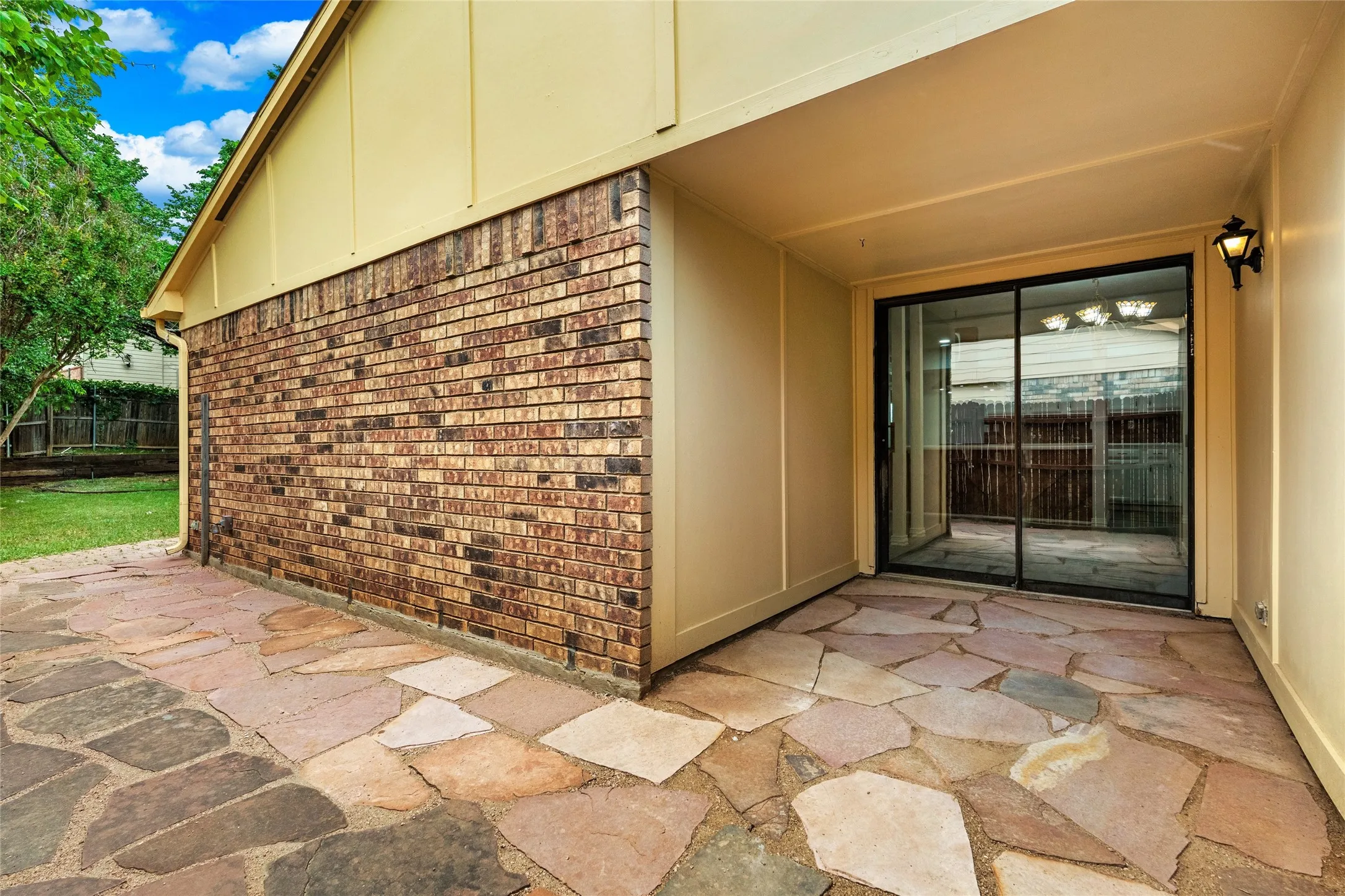 Single Family Residence For Sale in Tarrant County , 7949 Bermejo Road, Fort Worth, Texas 76112, 3 Bedrooms, 2 Bathrooms, 2 Garage spaces, 1,492 Sqft, built in 1980, Price $249,900, mls#21272449, Real Estate Agent in Fort Worth, Homes For Sale in Tarrant county, Homes For Sale in Fort Worth, Realtor in Fort Worth Texas, Real Estate Brokerage Independent Realty Texas, Luminita Cordes Realtor