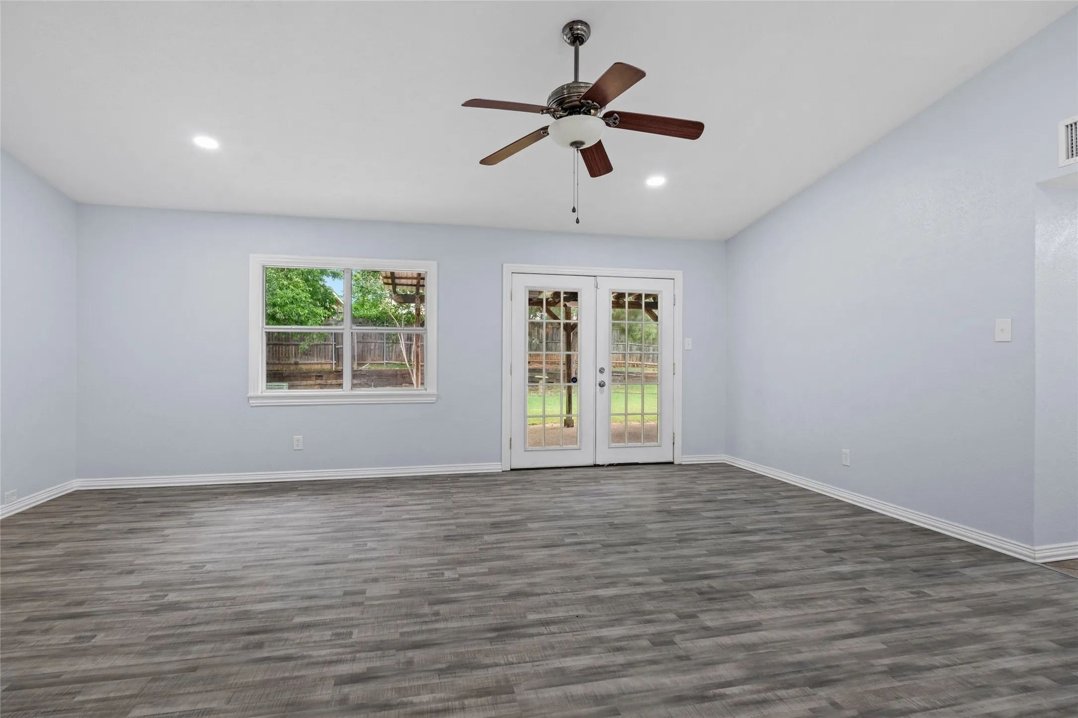 Single Family Residence For Sale in Tarrant County , 7949 Bermejo Road, Fort Worth, Texas 76112, 3 Bedrooms, 2 Bathrooms, 2 Garage spaces, 1,492 Sqft, built in 1980, Price $249,900, mls#21272449, Real Estate Agent in Fort Worth, Homes For Sale in Tarrant county, Homes For Sale in Fort Worth, Realtor in Fort Worth Texas, Real Estate Brokerage Independent Realty Texas, Luminita Cordes Realtor