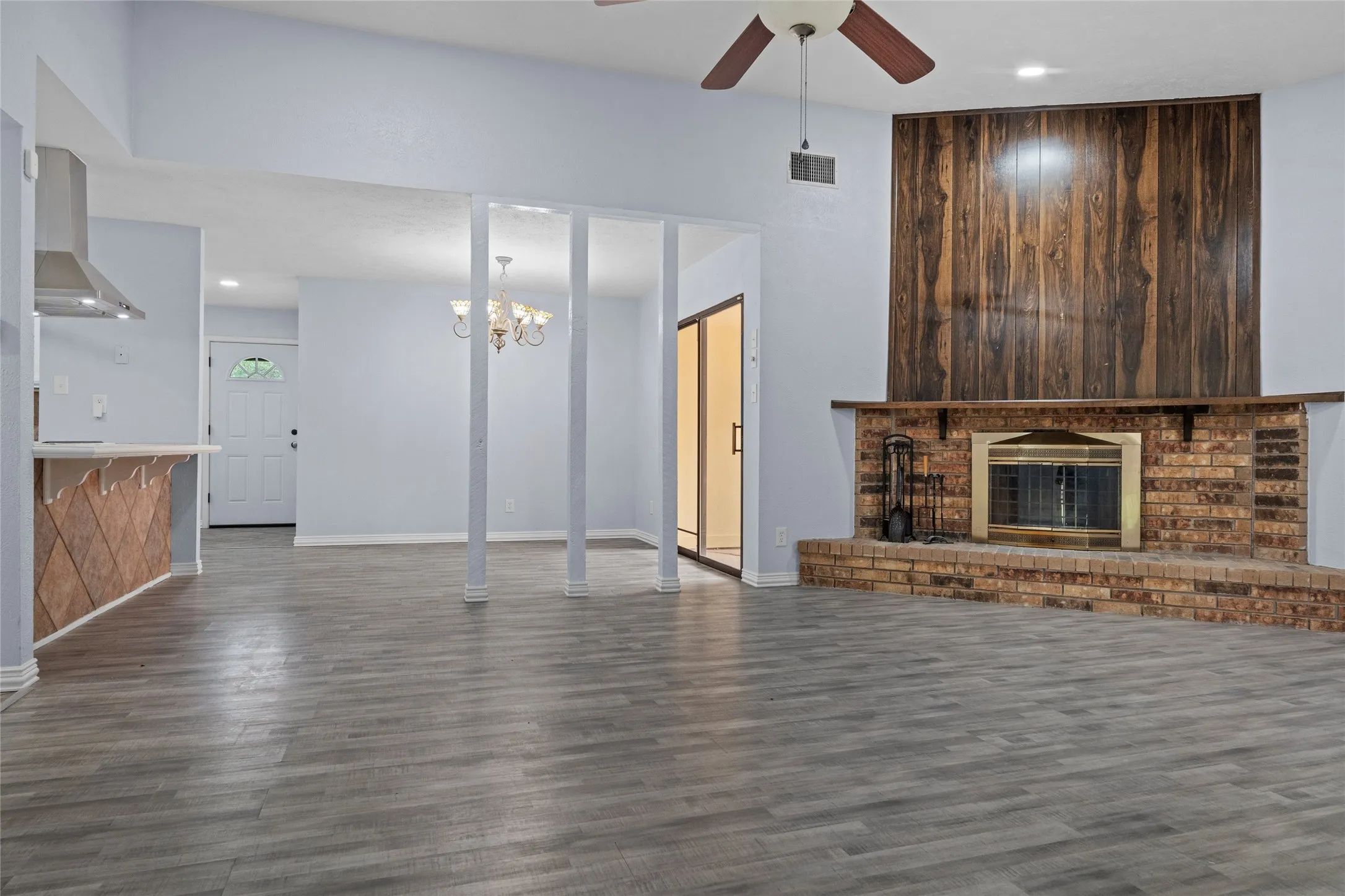 Single Family Residence For Sale in Tarrant County , 7949 Bermejo Road, Fort Worth, Texas 76112, 3 Bedrooms, 2 Bathrooms, 2 Garage spaces, 1,492 Sqft, built in 1980, Price $249,900, mls#21272449, Real Estate Agent in Fort Worth, Homes For Sale in Tarrant county, Homes For Sale in Fort Worth, Realtor in Fort Worth Texas, Real Estate Brokerage Independent Realty Texas, Luminita Cordes Realtor