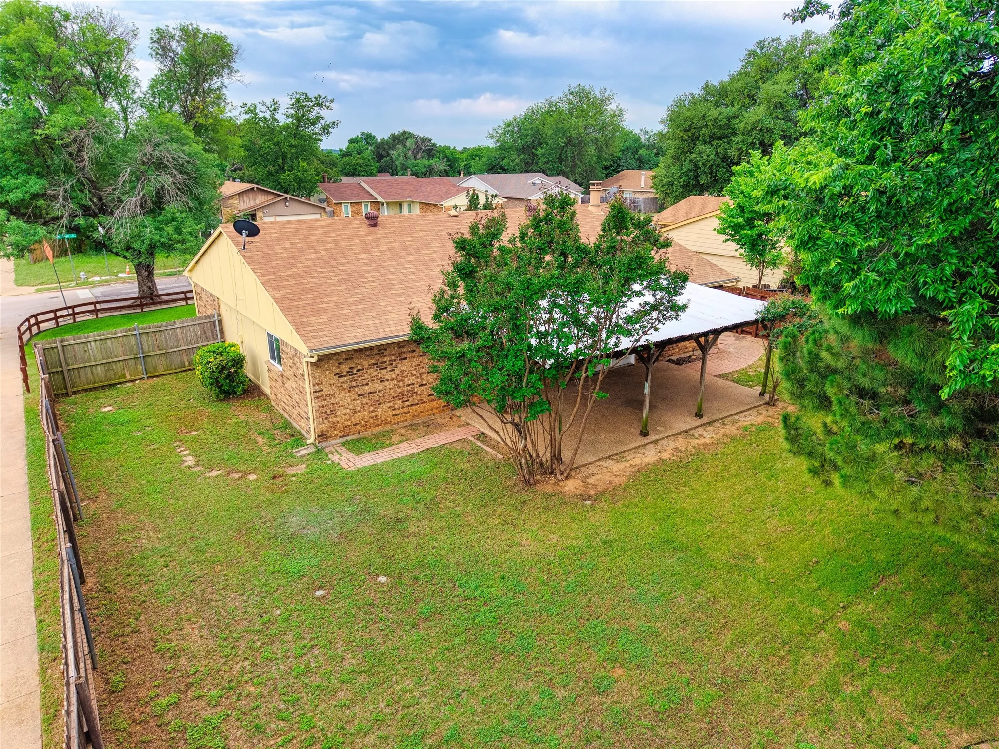 Single Family Residence For Sale in Tarrant County , 7949 Bermejo Road, Fort Worth, Texas 76112, 3 Bedrooms, 2 Bathrooms, 2 Garage spaces, 1,492 Sqft, built in 1980, Price $249,900, mls#21272449, Real Estate Agent in Fort Worth, Homes For Sale in Tarrant county, Homes For Sale in Fort Worth, Realtor in Fort Worth Texas, Real Estate Brokerage Independent Realty Texas, Luminita Cordes Realtor