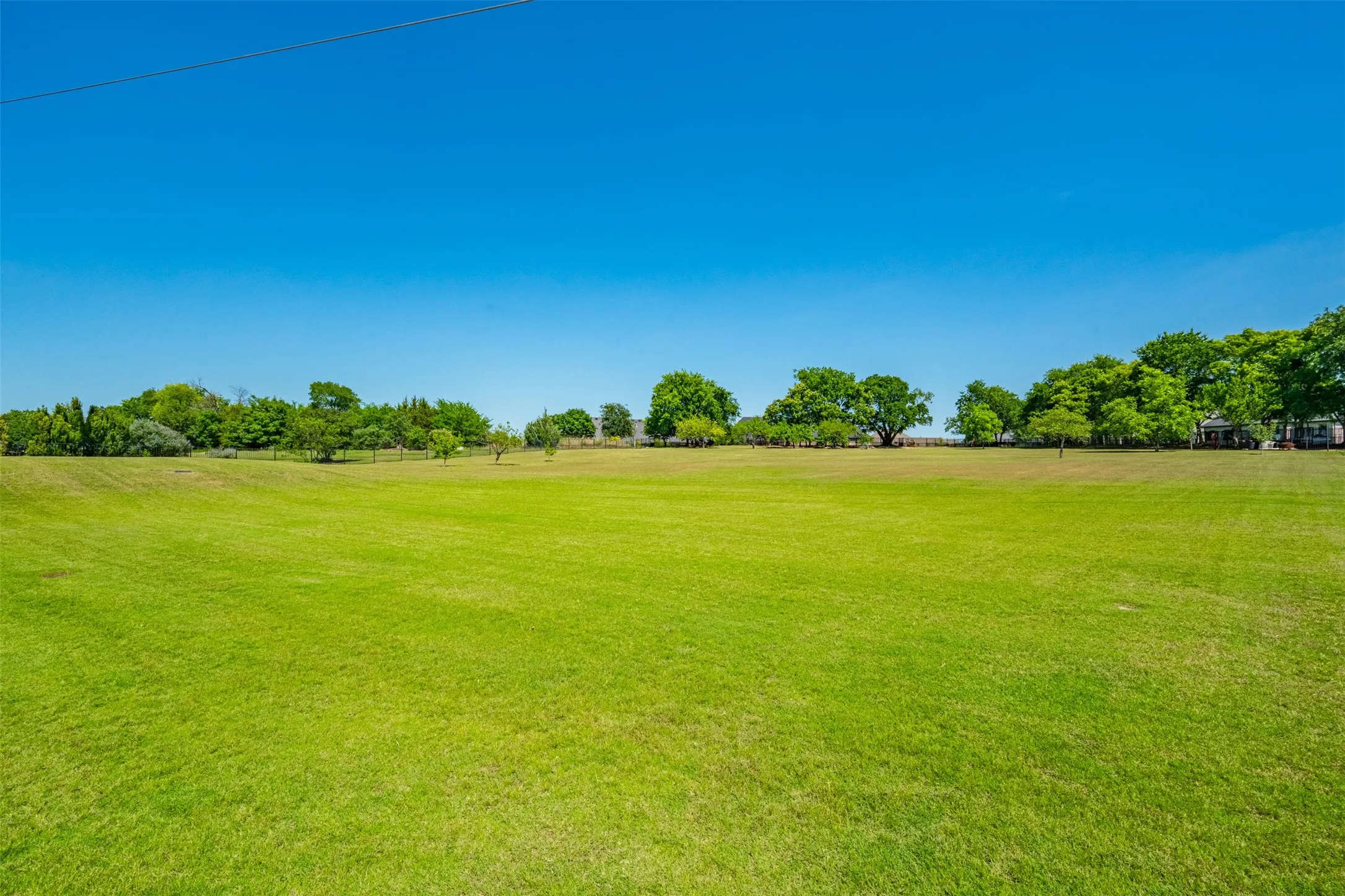 Huge Yard 4/5 sprinkled with sprinkler system