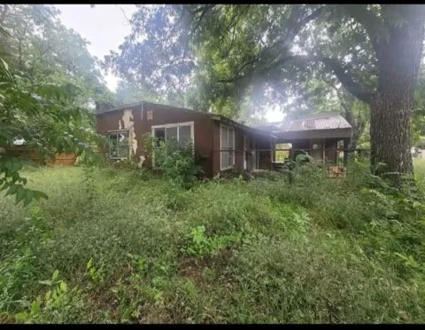 Single Family Residence For Sale in Eastland County , 110 E Ross Street, Rising Star, Texas 76471, 3 Bedrooms, 1 Bathroom, Garage spaces, 1,400 Sqft, built in 1940, Price $20,000, mls#21273010, Real Estate Agent in Rising Star, Homes For Sale in Eastland county, Homes For Sale in Rising Star, Realtor in Rising Star Texas, Real Estate Brokerage Independent Realty Texas, Luminita Cordes Realtor