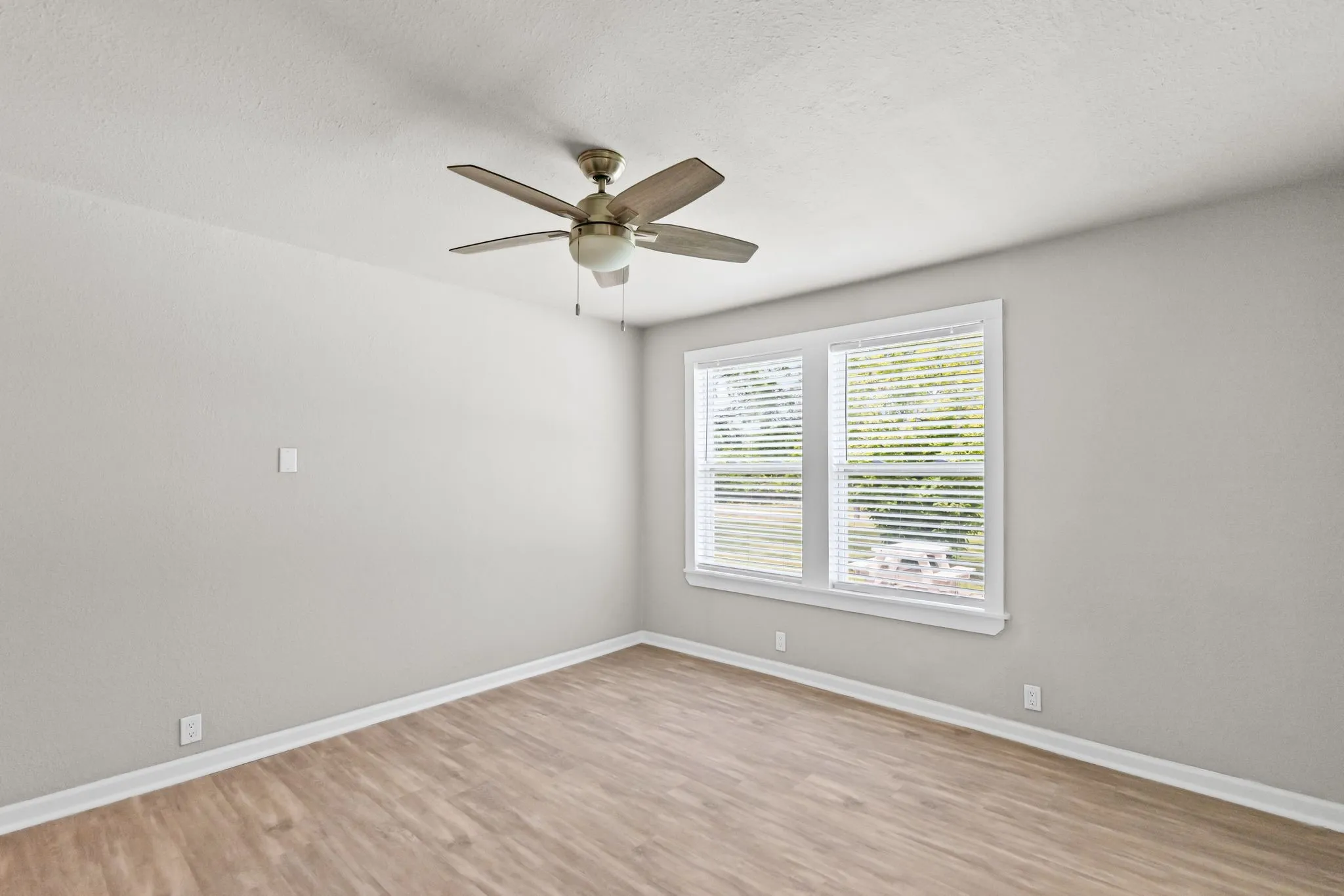Single Family Residence For Sale in Rains County , 208 Lee Ivie Lane, Emory, Texas 75440, 3 Bedroom, 2 Bathroom, Garage spaces, 1,428 Sqft, built in 1960, mls#21272522, Real Estate Agent in Emory, Homes For Sale in Rains county, Homes For Sale in Emory, Realtor in Emory Texas, Real Estate Brokerage Independent Realty Texas, Luminita Cordes Realtor