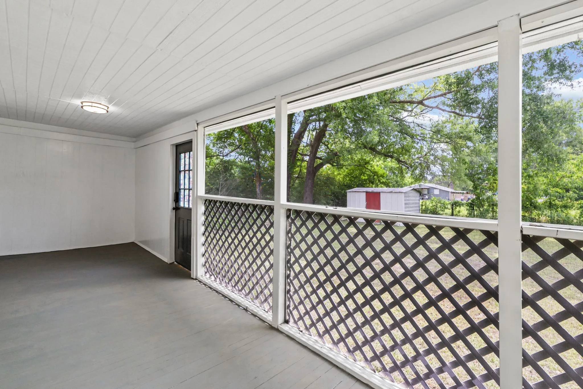 Single Family Residence For Sale in Rains County , 208 Lee Ivie Lane, Emory, Texas 75440, 3 Bedroom, 2 Bathroom, Garage spaces, 1,428 Sqft, built in 1960, mls#21272522, Real Estate Agent in Emory, Homes For Sale in Rains county, Homes For Sale in Emory, Realtor in Emory Texas, Real Estate Brokerage Independent Realty Texas, Luminita Cordes Realtor