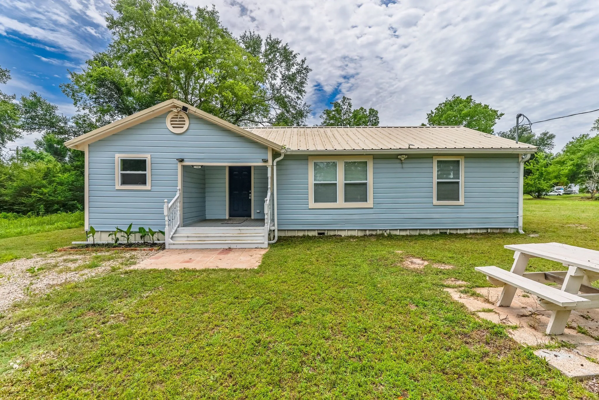 Single Family Residence For Sale in Rains County , 208 Lee Ivie Lane, Emory, Texas 75440, 3 Bedroom, 2 Bathroom, Garage spaces, 1,428 Sqft, built in 1960, mls#21272522, Real Estate Agent in Emory, Homes For Sale in Rains county, Homes For Sale in Emory, Realtor in Emory Texas, Real Estate Brokerage Independent Realty Texas, Luminita Cordes Realtor