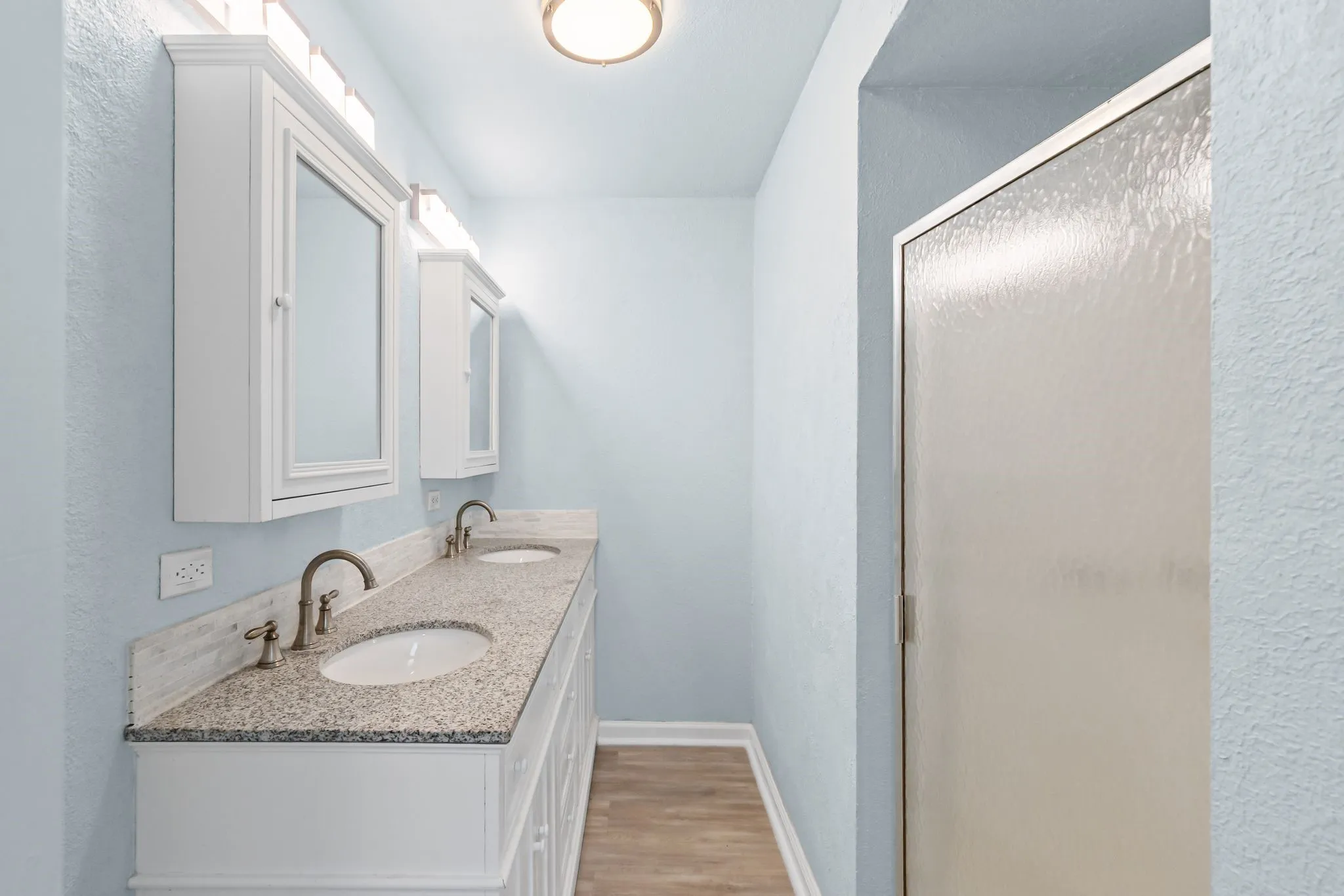 Single Family Residence For Sale in Rains County , 208 Lee Ivie Lane, Emory, Texas 75440, 3 Bedroom, 2 Bathroom, Garage spaces, 1,428 Sqft, built in 1960, mls#21272522, Real Estate Agent in Emory, Homes For Sale in Rains county, Homes For Sale in Emory, Realtor in Emory Texas, Real Estate Brokerage Independent Realty Texas, Luminita Cordes Realtor