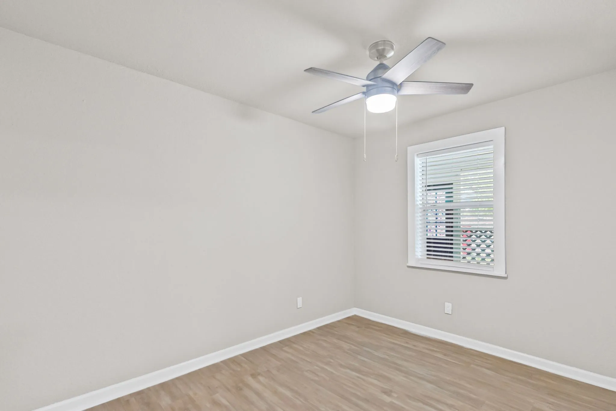 Single Family Residence For Sale in Rains County , 208 Lee Ivie Lane, Emory, Texas 75440, 3 Bedroom, 2 Bathroom, Garage spaces, 1,428 Sqft, built in 1960, mls#21272522, Real Estate Agent in Emory, Homes For Sale in Rains county, Homes For Sale in Emory, Realtor in Emory Texas, Real Estate Brokerage Independent Realty Texas, Luminita Cordes Realtor