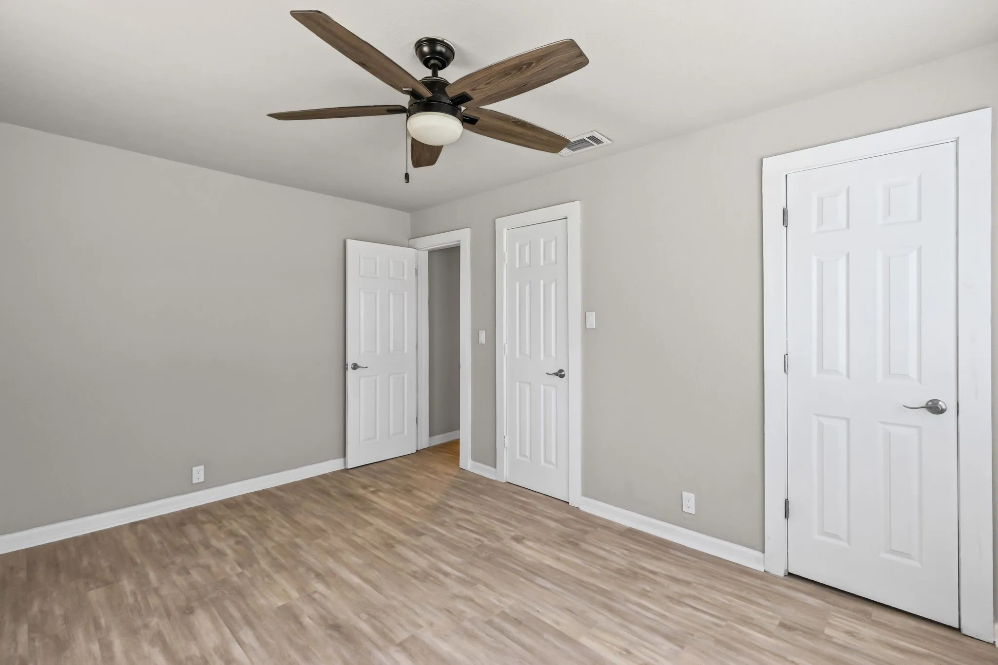 Single Family Residence For Sale in Rains County , 208 Lee Ivie Lane, Emory, Texas 75440, 3 Bedroom, 2 Bathroom, Garage spaces, 1,428 Sqft, built in 1960, mls#21272522, Real Estate Agent in Emory, Homes For Sale in Rains county, Homes For Sale in Emory, Realtor in Emory Texas, Real Estate Brokerage Independent Realty Texas, Luminita Cordes Realtor