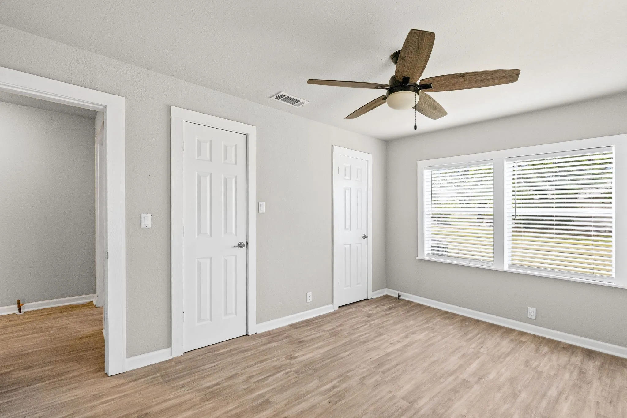 Single Family Residence For Sale in Rains County , 208 Lee Ivie Lane, Emory, Texas 75440, 3 Bedroom, 2 Bathroom, Garage spaces, 1,428 Sqft, built in 1960, mls#21272522, Real Estate Agent in Emory, Homes For Sale in Rains county, Homes For Sale in Emory, Realtor in Emory Texas, Real Estate Brokerage Independent Realty Texas, Luminita Cordes Realtor