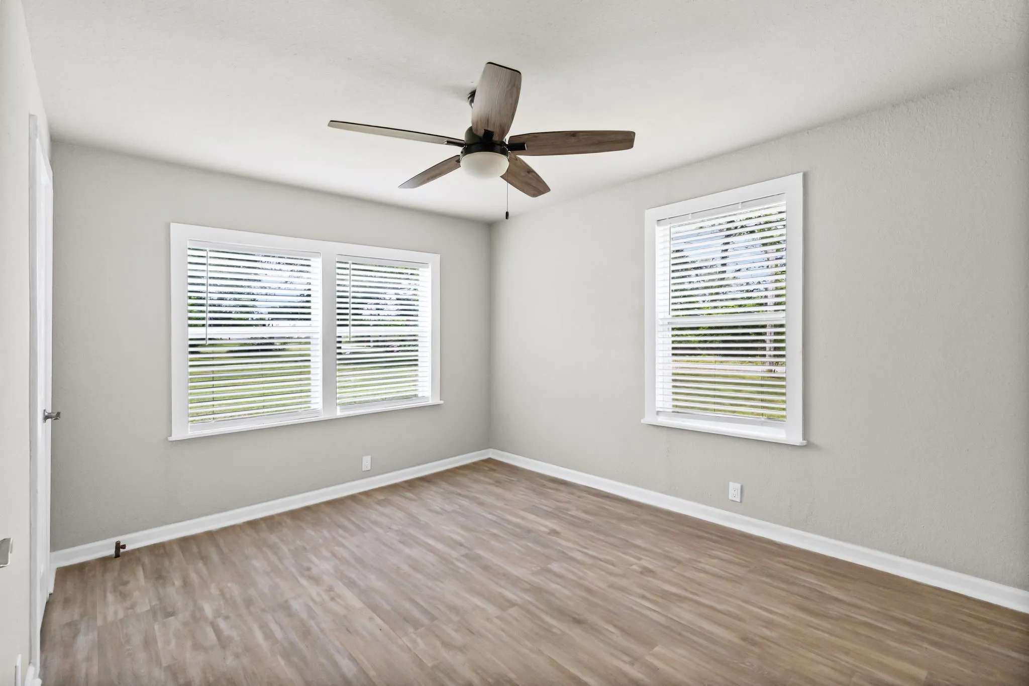 Single Family Residence For Sale in Rains County , 208 Lee Ivie Lane, Emory, Texas 75440, 3 Bedroom, 2 Bathroom, Garage spaces, 1,428 Sqft, built in 1960, mls#21272522, Real Estate Agent in Emory, Homes For Sale in Rains county, Homes For Sale in Emory, Realtor in Emory Texas, Real Estate Brokerage Independent Realty Texas, Luminita Cordes Realtor