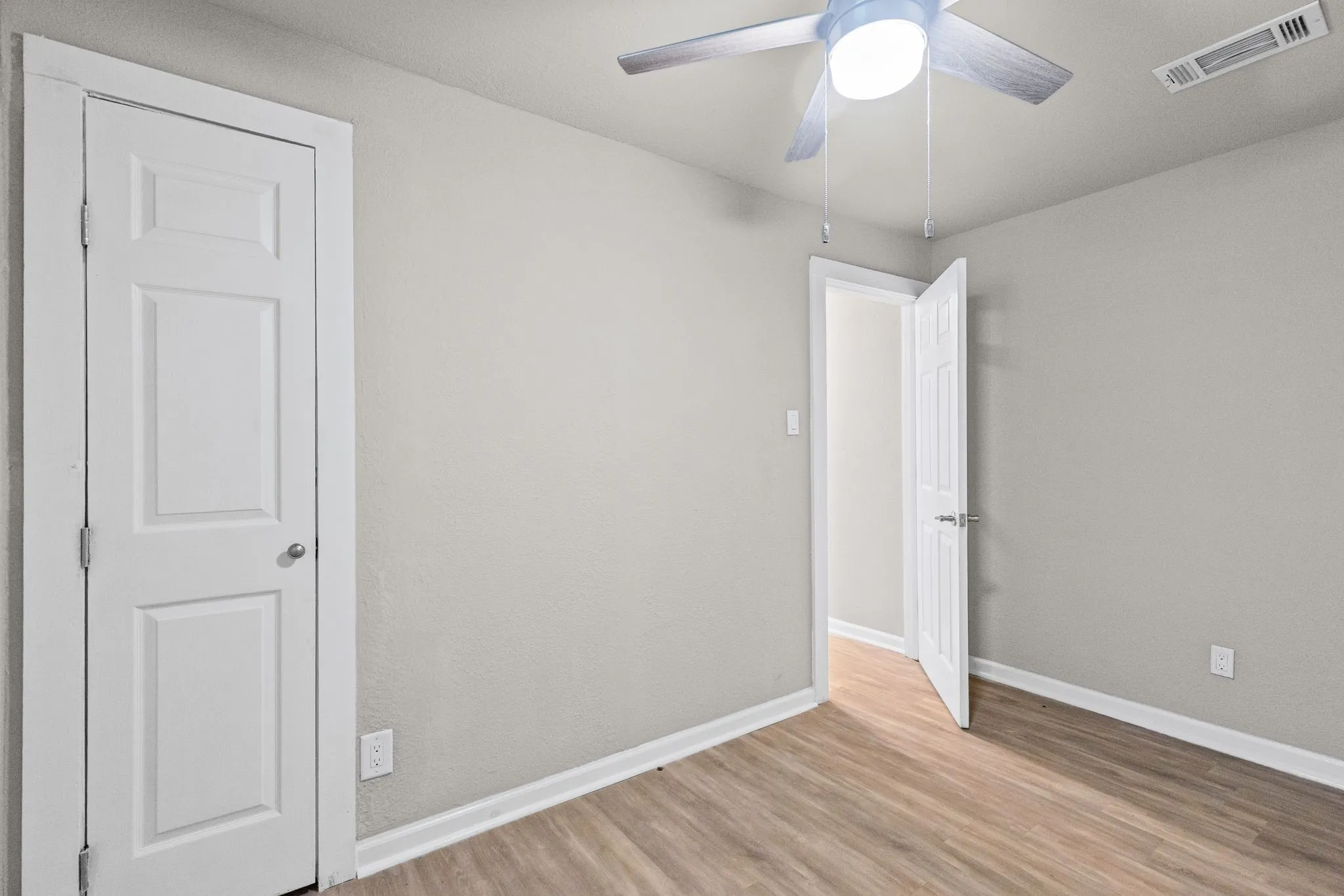 Single Family Residence For Sale in Rains County , 208 Lee Ivie Lane, Emory, Texas 75440, 3 Bedroom, 2 Bathroom, Garage spaces, 1,428 Sqft, built in 1960, mls#21272522, Real Estate Agent in Emory, Homes For Sale in Rains county, Homes For Sale in Emory, Realtor in Emory Texas, Real Estate Brokerage Independent Realty Texas, Luminita Cordes Realtor