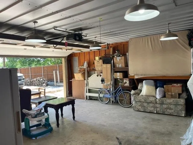 Single Family Residence For Sale in Brown County , 2815 Good Shepherd Drive, Brownwood, Texas 76801, 3 Bedroom, 2 Bathroom, 2 Garage spaces, 1,938 Sqft, built in 1983, mls#21273031, Real Estate Agent in Brownwood, Homes For Sale in Brown county, Homes For Sale in Brownwood, Realtor in Brownwood Texas, Real Estate Brokerage Independent Realty Texas, Luminita Cordes Realtor