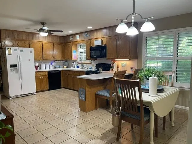 Single Family Residence For Sale in Brown County , 2815 Good Shepherd Drive, Brownwood, Texas 76801, 3 Bedroom, 2 Bathroom, 2 Garage spaces, 1,938 Sqft, built in 1983, mls#21273031, Real Estate Agent in Brownwood, Homes For Sale in Brown county, Homes For Sale in Brownwood, Realtor in Brownwood Texas, Real Estate Brokerage Independent Realty Texas, Luminita Cordes Realtor
