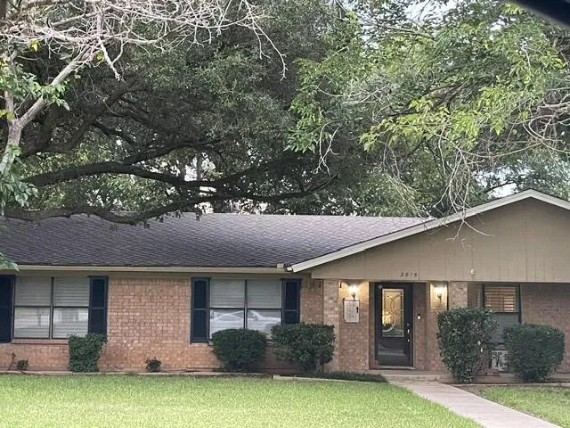 Single Family Residence For Sale in Brown County , 2815 Good Shepherd Drive, Brownwood, Texas 76801, 3 Bedroom, 2 Bathroom, 2 Garage spaces, 1,938 Sqft, built in 1983, mls#21273031, Real Estate Agent in Brownwood, Homes For Sale in Brown county, Homes For Sale in Brownwood, Realtor in Brownwood Texas, Real Estate Brokerage Independent Realty Texas, Luminita Cordes Realtor
