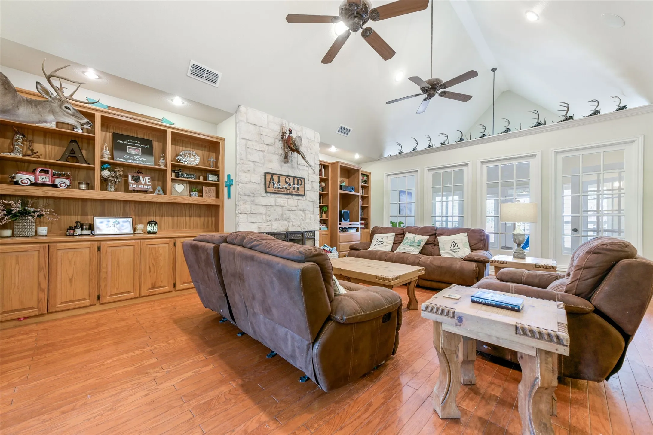 Farm For Sale in Jack County , 3391 Fm 2190, Jacksboro, Texas 76458, 4 Bedroom, 4 Bathroom, 2 Garage spaces, 3,678 Sqft, built in 1999, mls#21269717, Real Estate Agent in Jacksboro, Homes For Sale in Jack county, Homes For Sale in Jacksboro, Realtor in Jacksboro Texas, Real Estate Brokerage Independent Realty Texas, Luminita Cordes Realtor